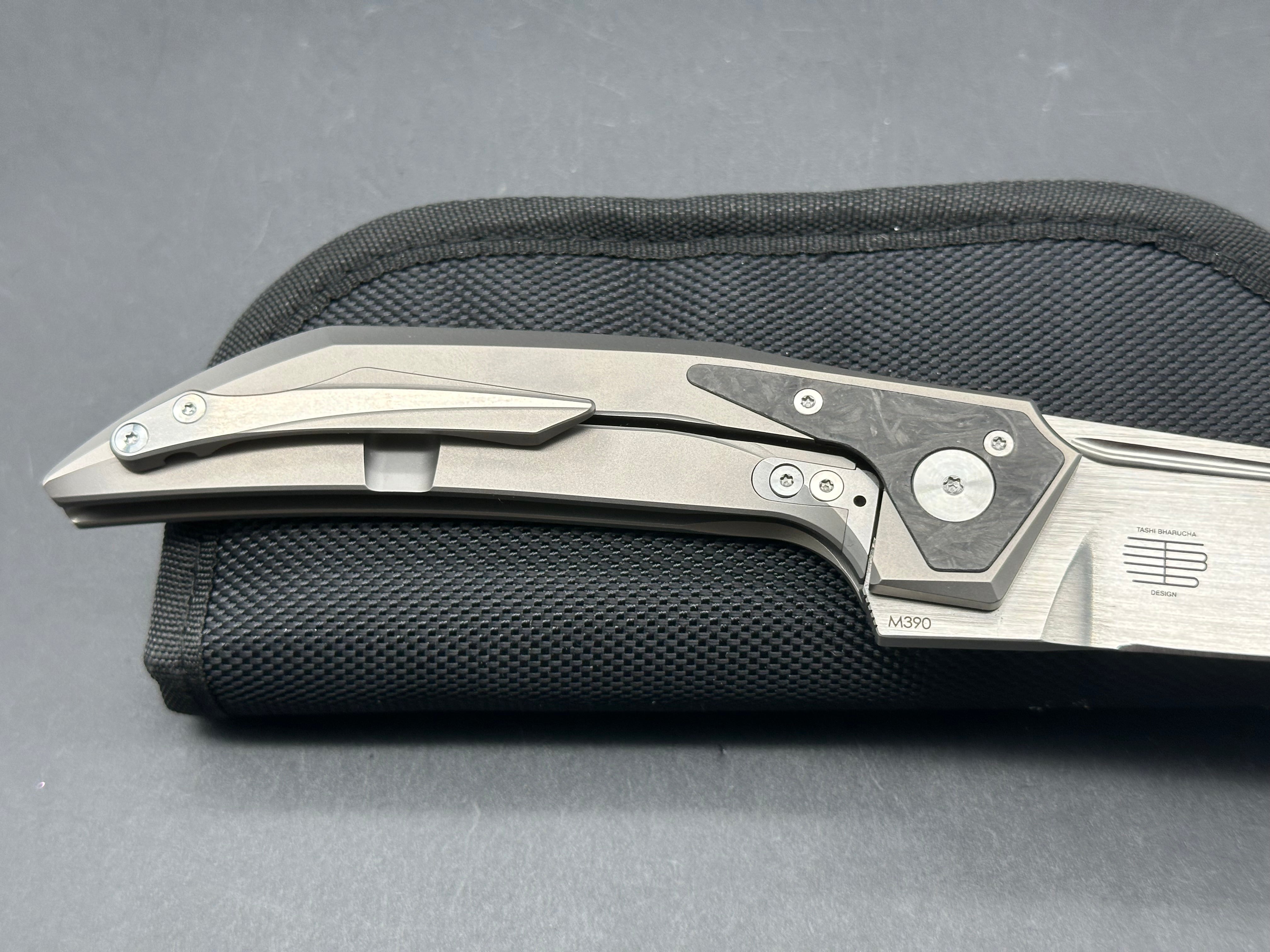 Reate Knives + Tashi Bharucha - The Future/Grey Ti Frame (Integral)+ Carbon Fiber Inlays