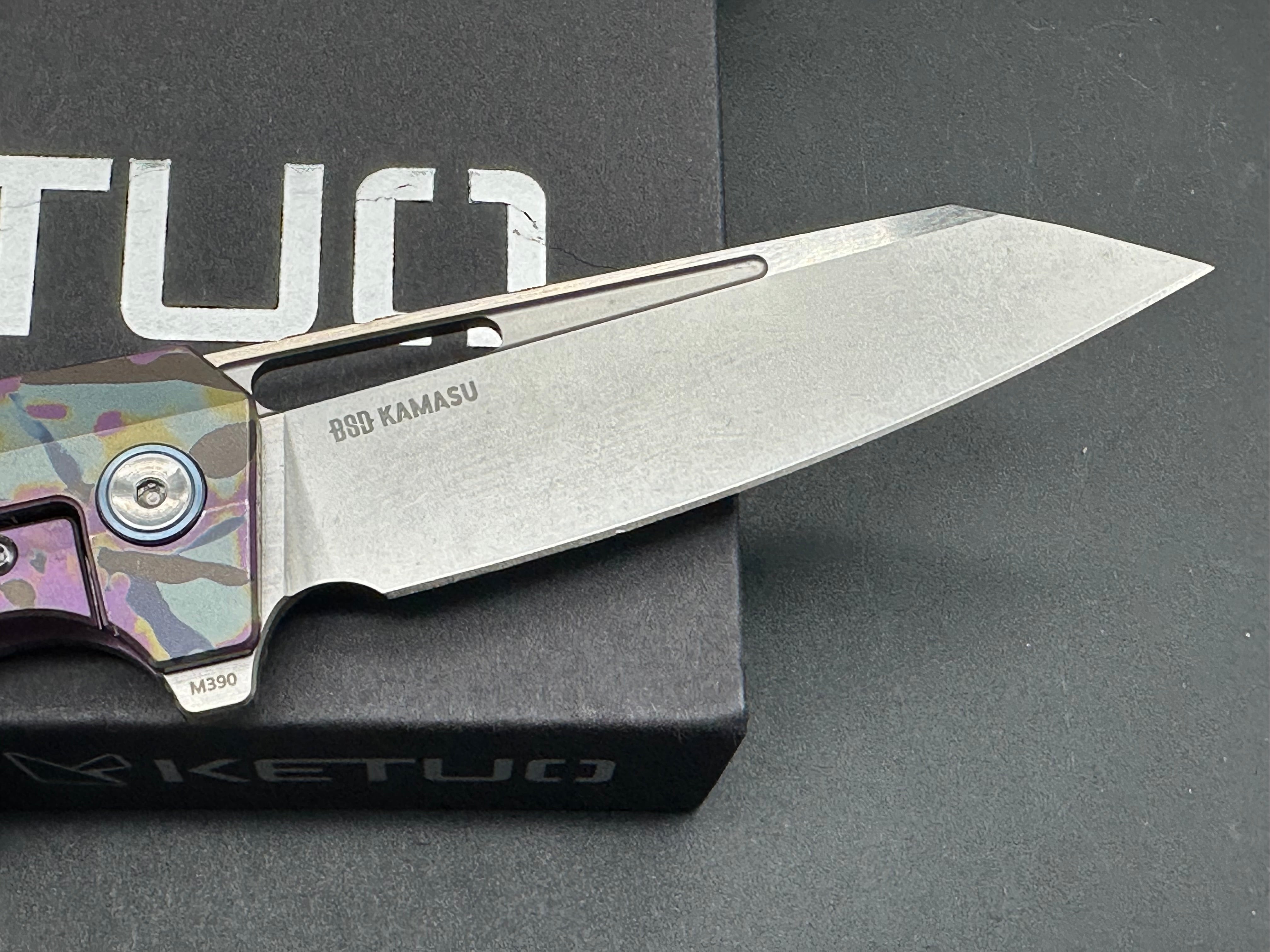 Ketuo Knives - Kamasu LE (20pcs)/Shred Carbon Showside Inlay w/Custom "Camo" Print Ti Frame