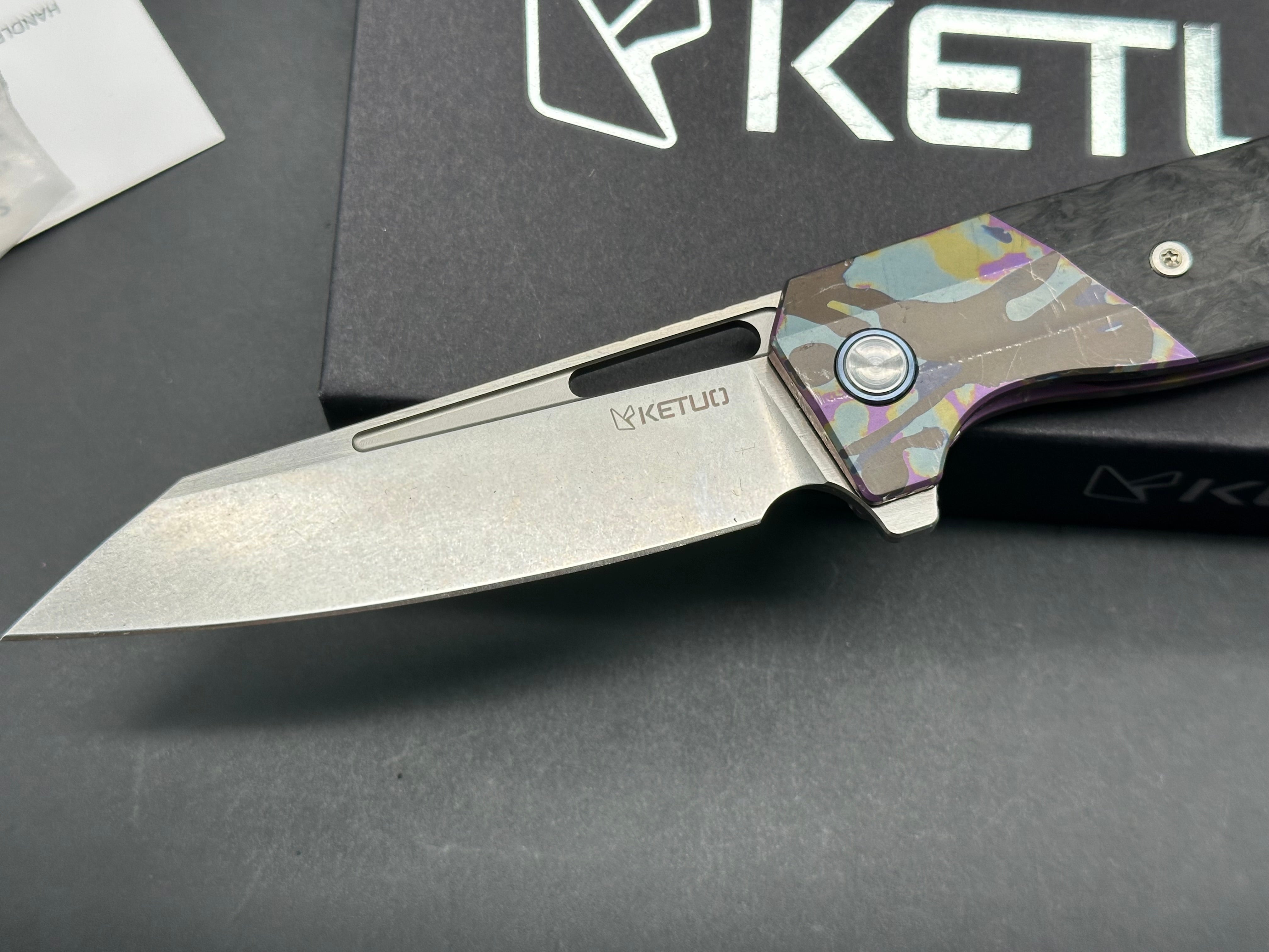 Ketuo Knives - Kamasu LE (20pcs)/Shred Carbon Showside Inlay w/Custom "Camo" Print Ti Frame