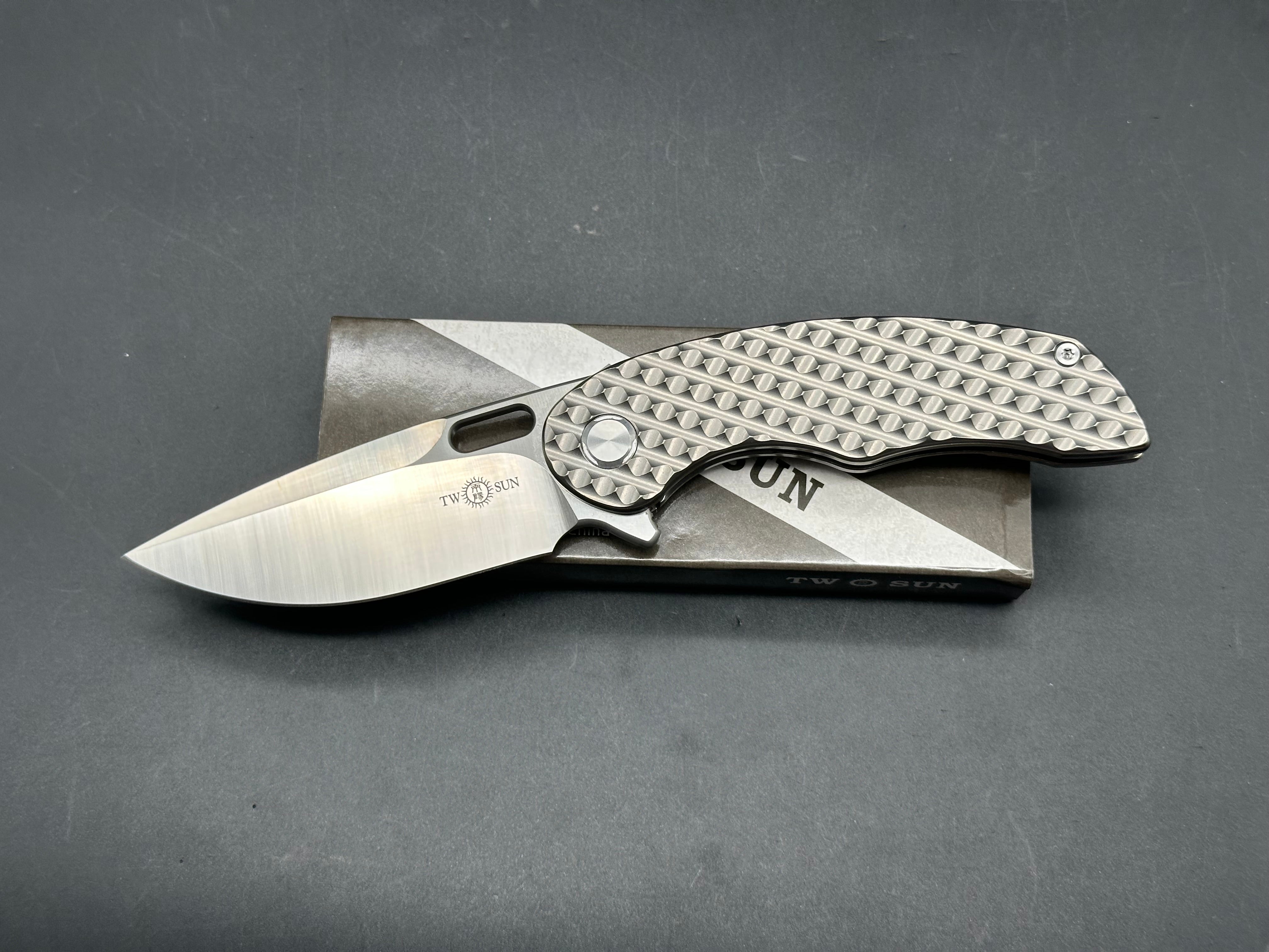 TWOSUN FOLDING KNIFE TEXTURED TITANIUM HANDLE M390 SATIN TS177