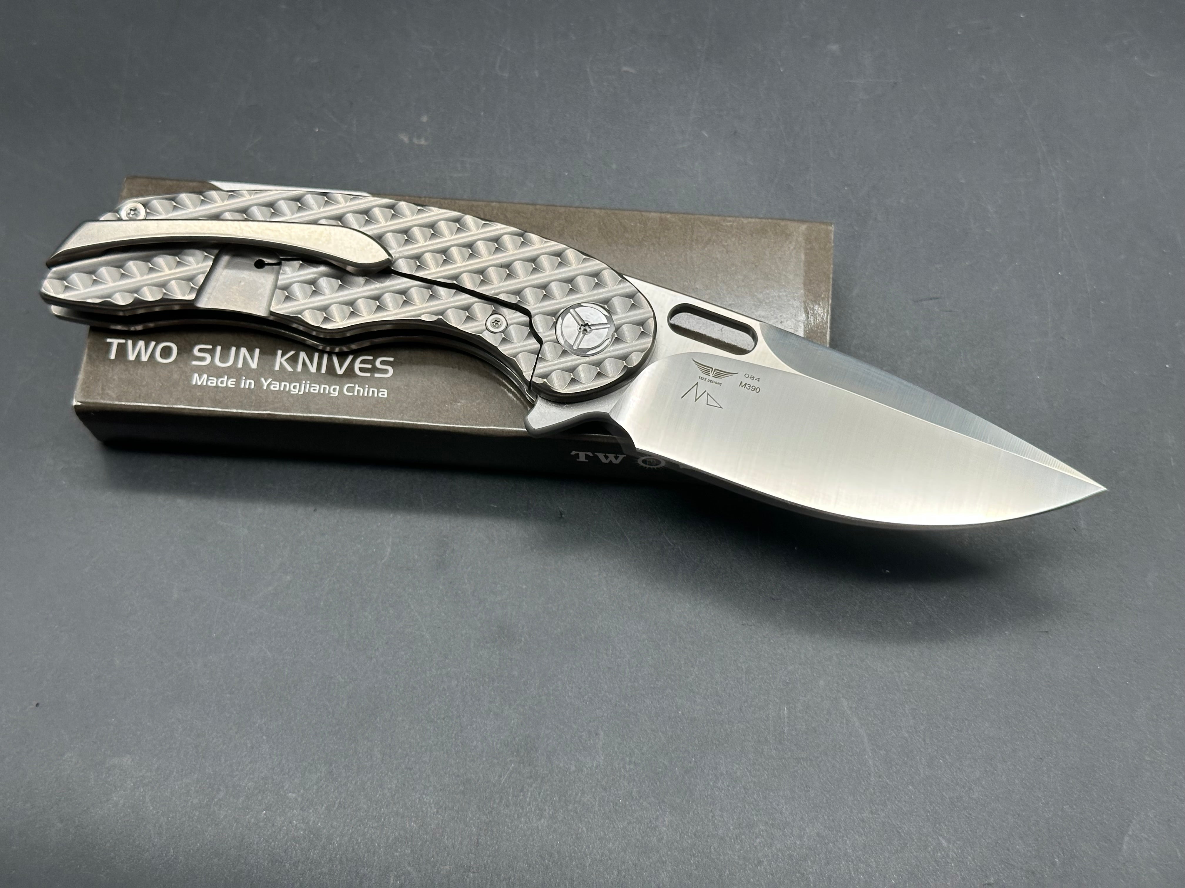 TWOSUN FOLDING KNIFE TEXTURED TITANIUM HANDLE M390 SATIN TS177