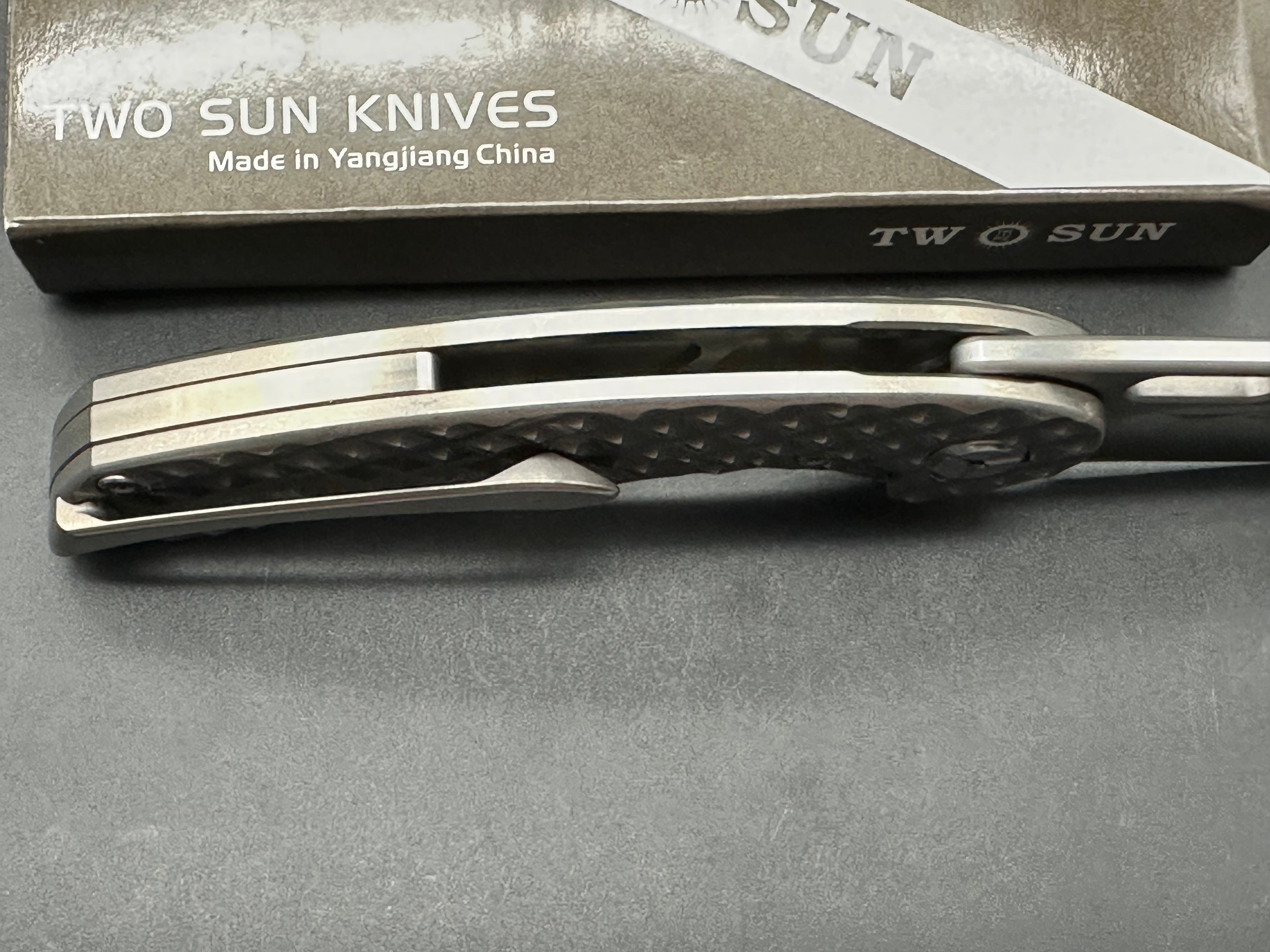 TWOSUN FOLDING KNIFE TEXTURED TITANIUM HANDLE M390 SATIN TS177