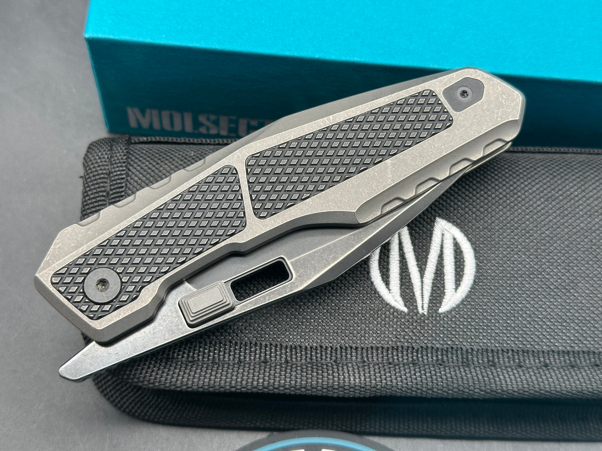 Molsect AMP M2038D – CPM-20CV Titanium Frame Lock, Stonewashed & Bead-Blast Handle