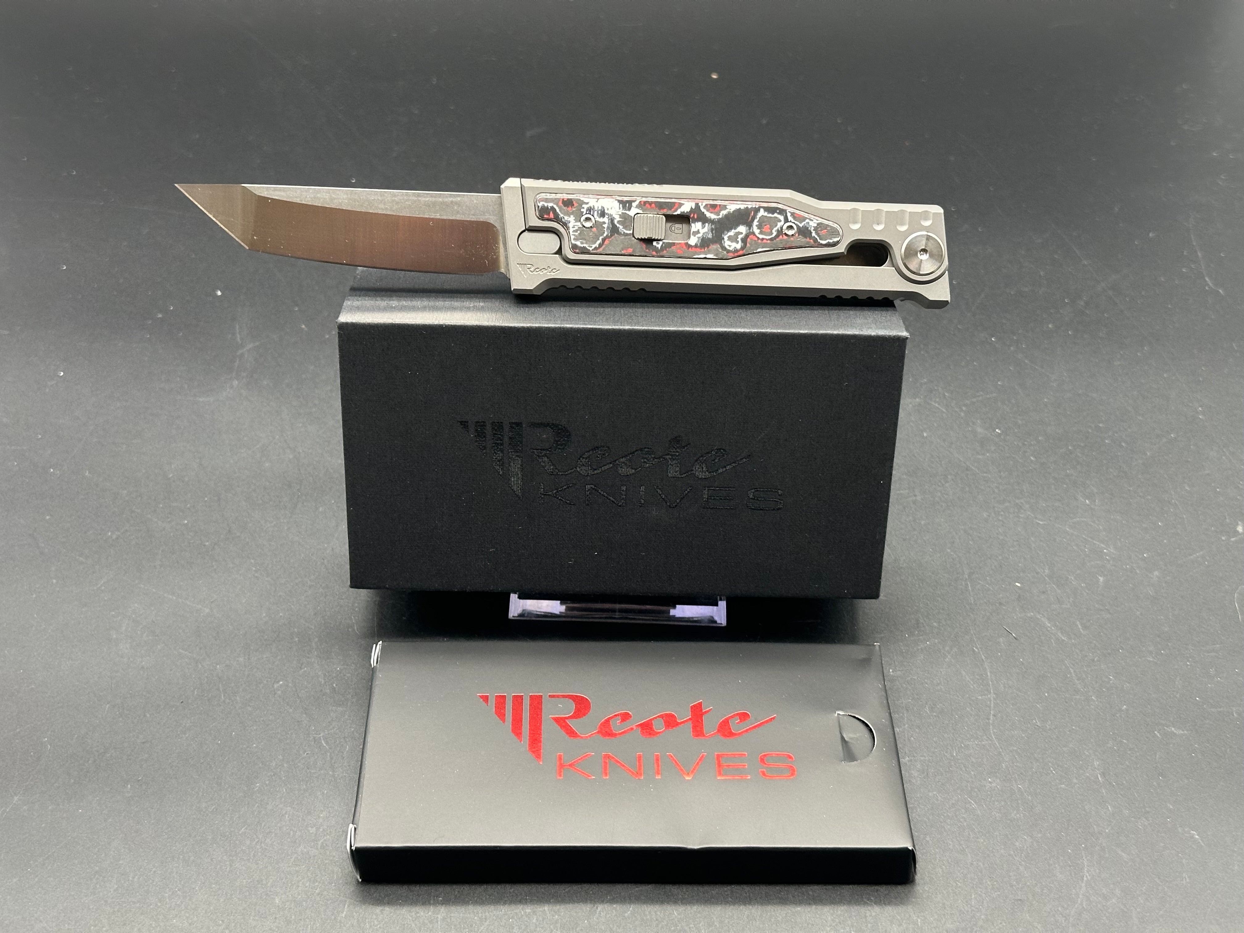 Reate Knives - EXO-M/Grey Ti Frame + Red Marble Fat Carbon Inlays/Tanto Elmax