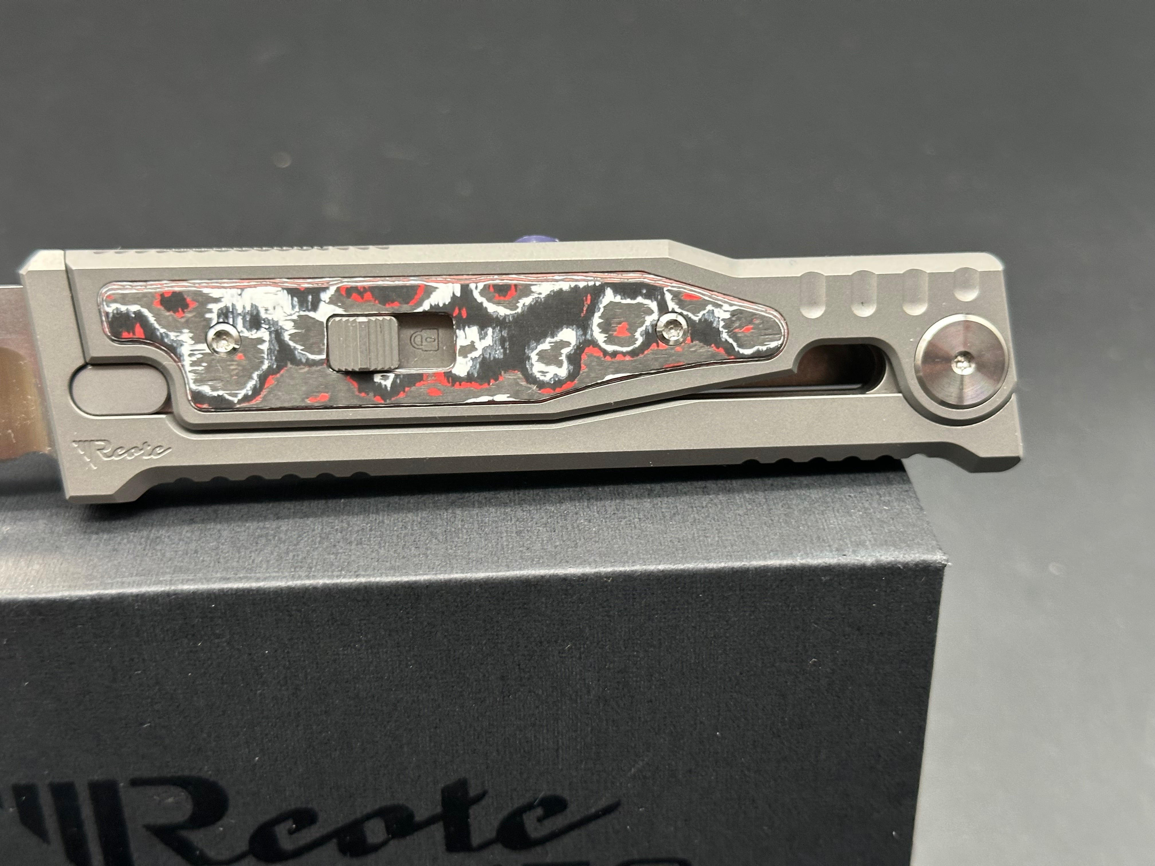 Reate Knives - EXO-M/Grey Ti Frame + Red Marble Fat Carbon Inlays/Tanto Elmax