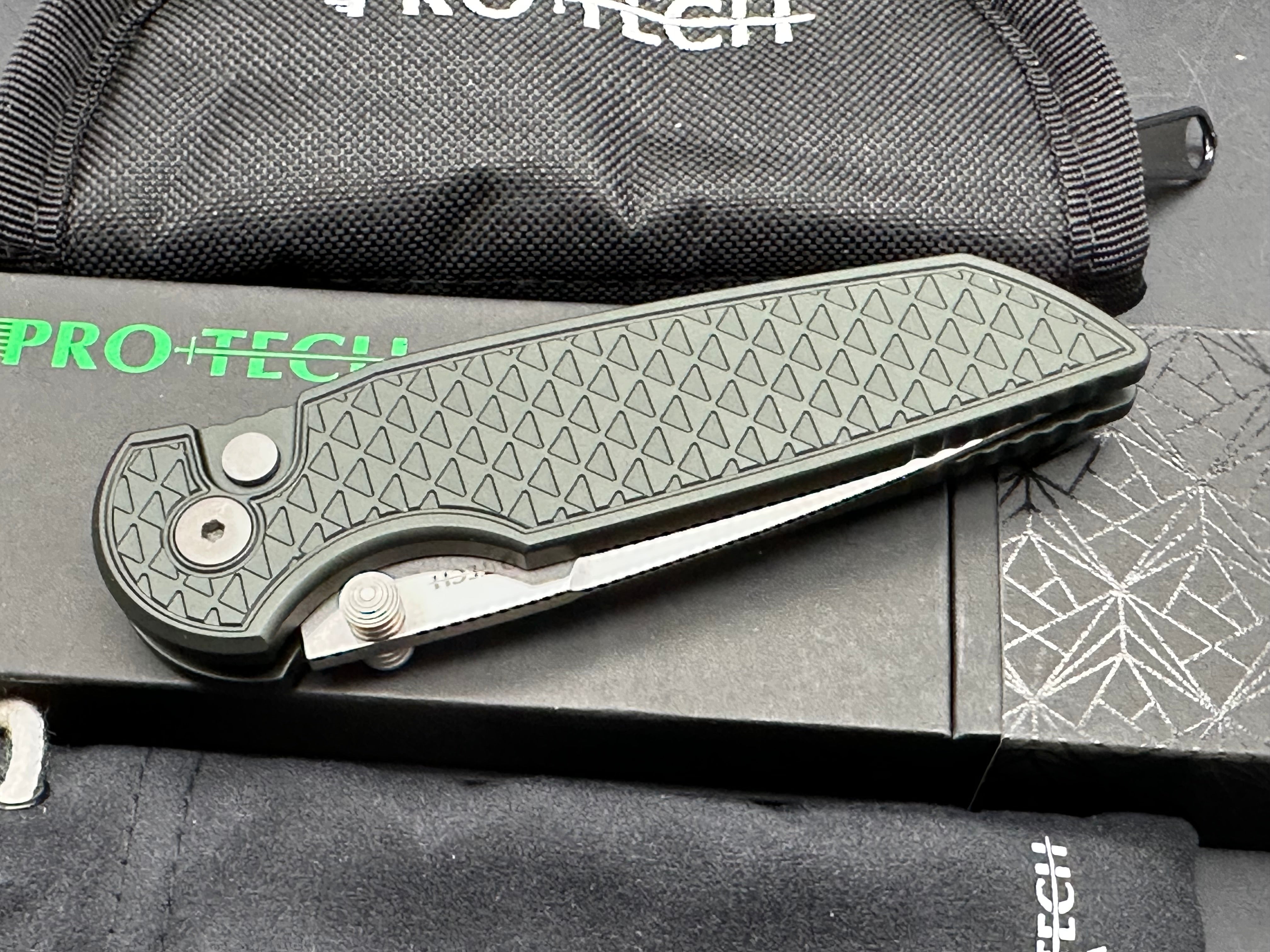 ProTech TR-3 Integrity 3.5" CPM S35VN Stonewash Blade with Dark Green Relic Aluminum Scales