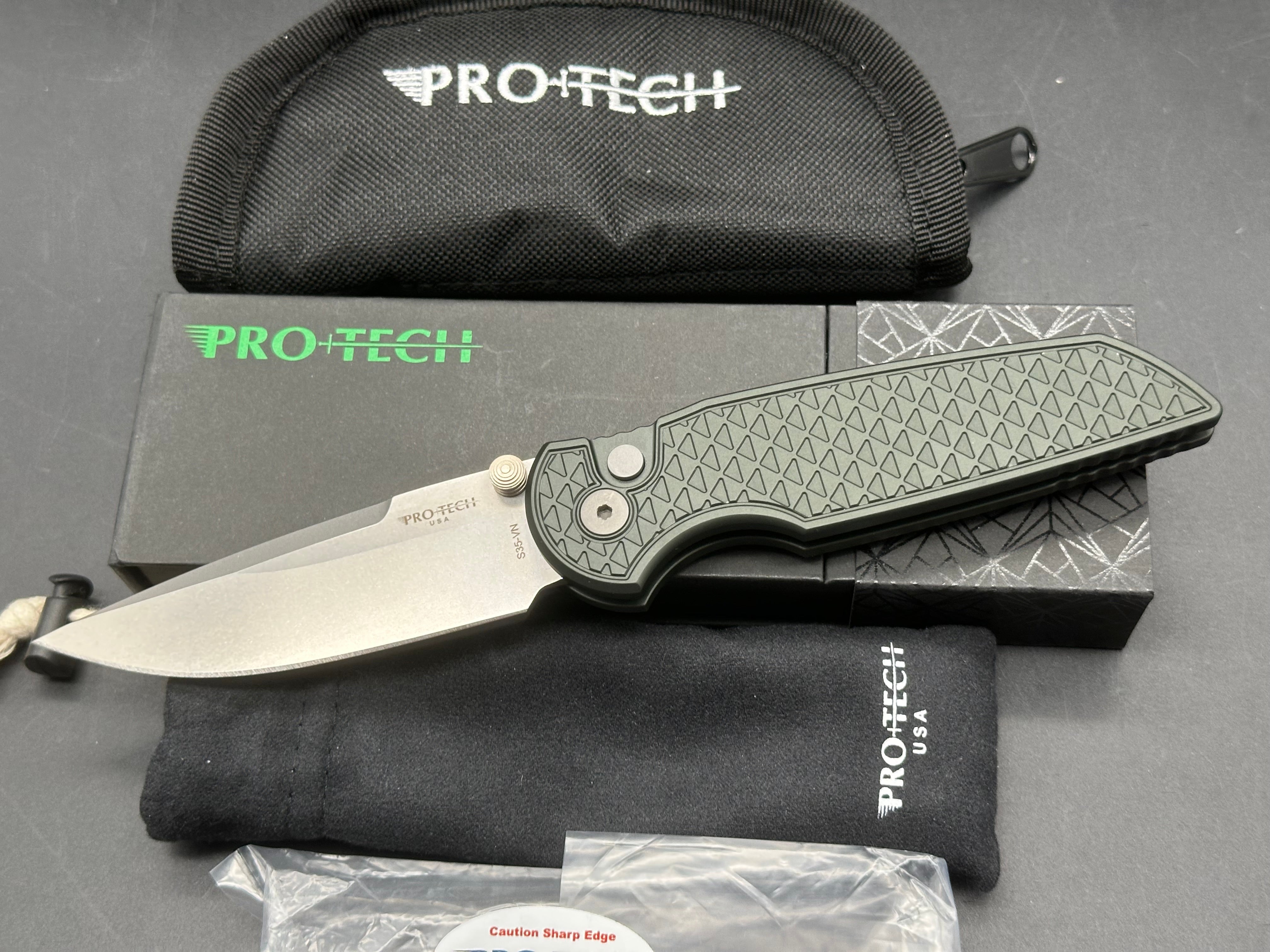 ProTech TR-3 Integrity 3.5" CPM S35VN Stonewash Blade with Dark Green Relic Aluminum Scales