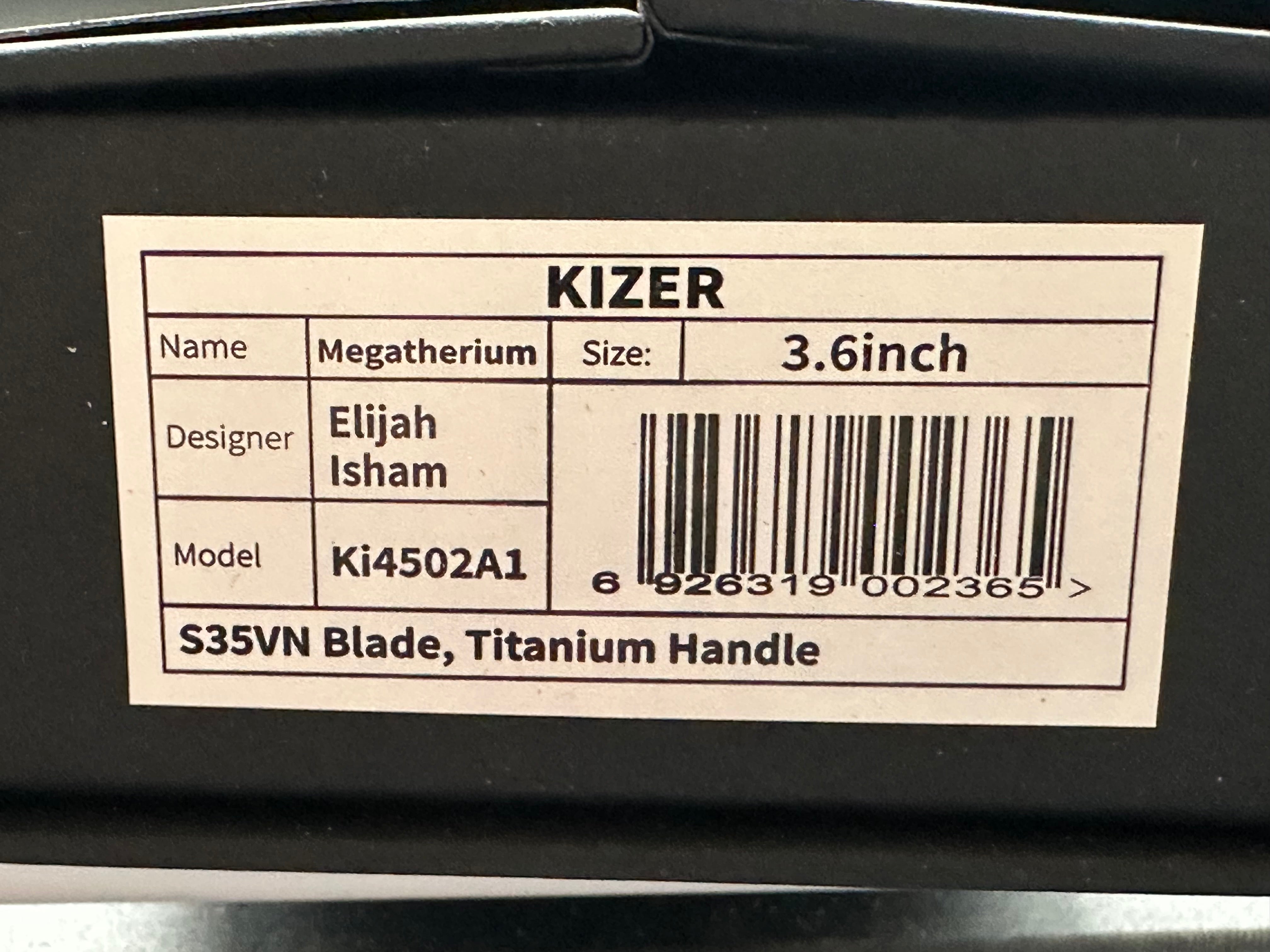 Kizer Megatherium Elijah Isham design 3.625 flat grind, stonewash CPM-S35VN Wharncliffe blade Carbon fiber and titanium handle. Titanium clip