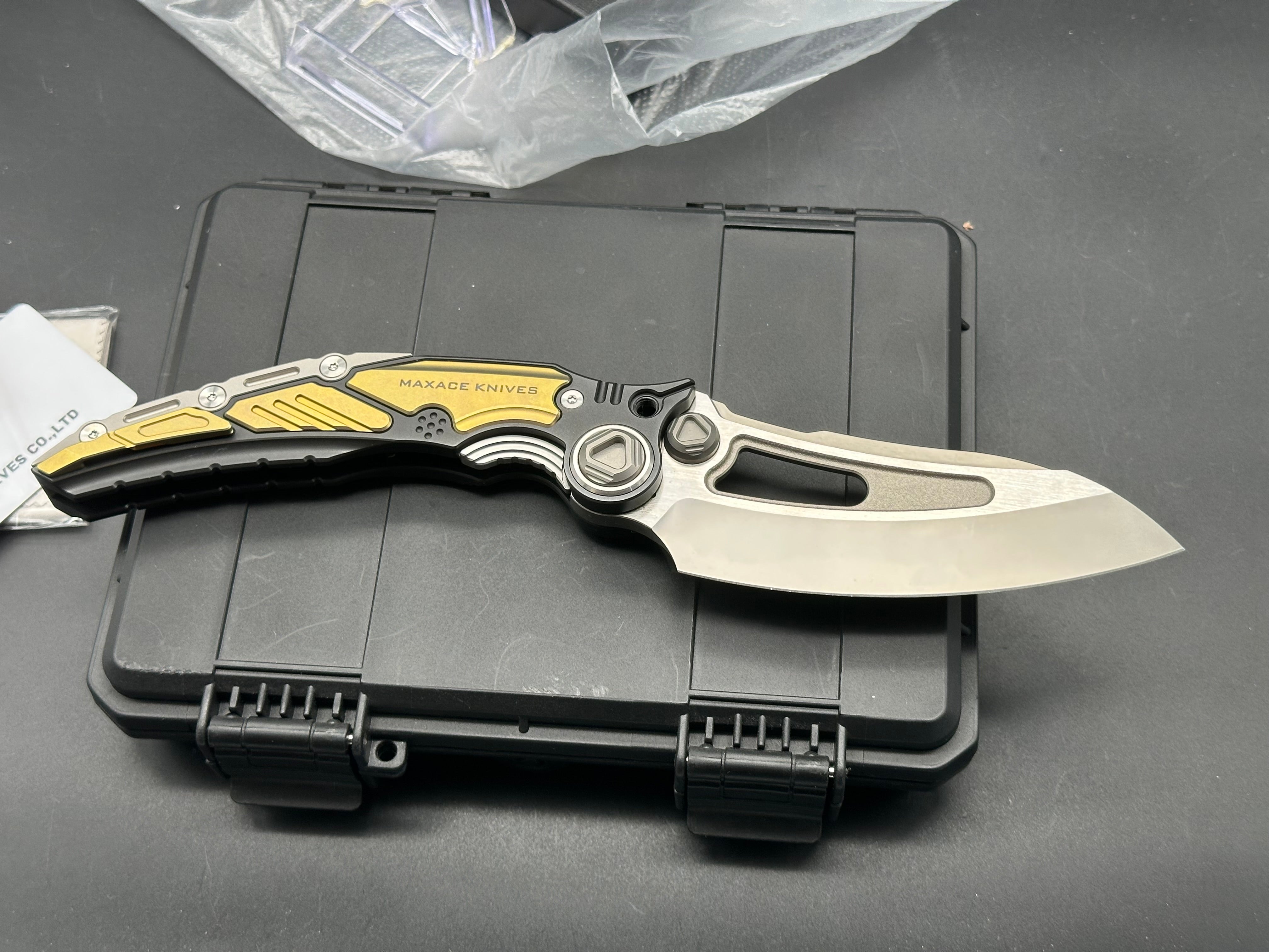 Maxace + Midnight Cat - Titanis/Black + Gold Titanium Handle