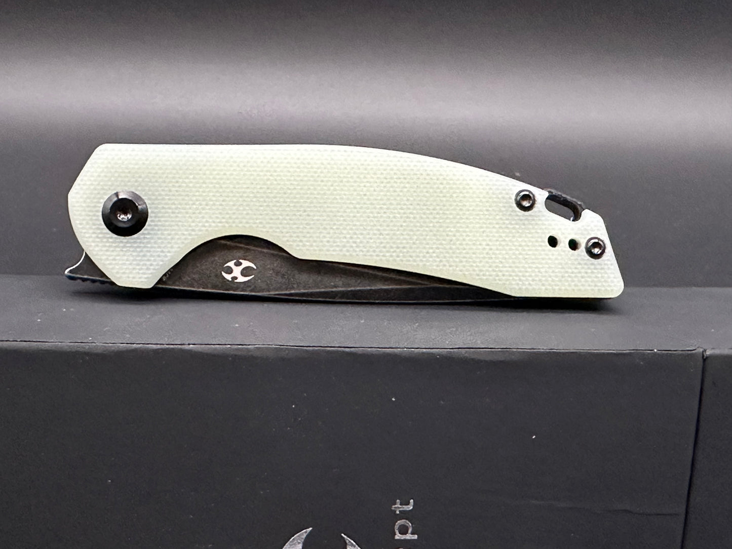 Kansept Mini Accipiter Jade G10 scales w/154cm black blade