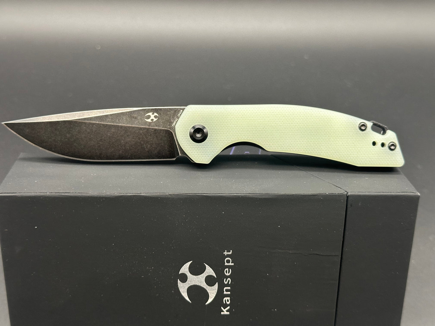 Kansept Mini Accipiter Jade G10 scales w/154cm black blade