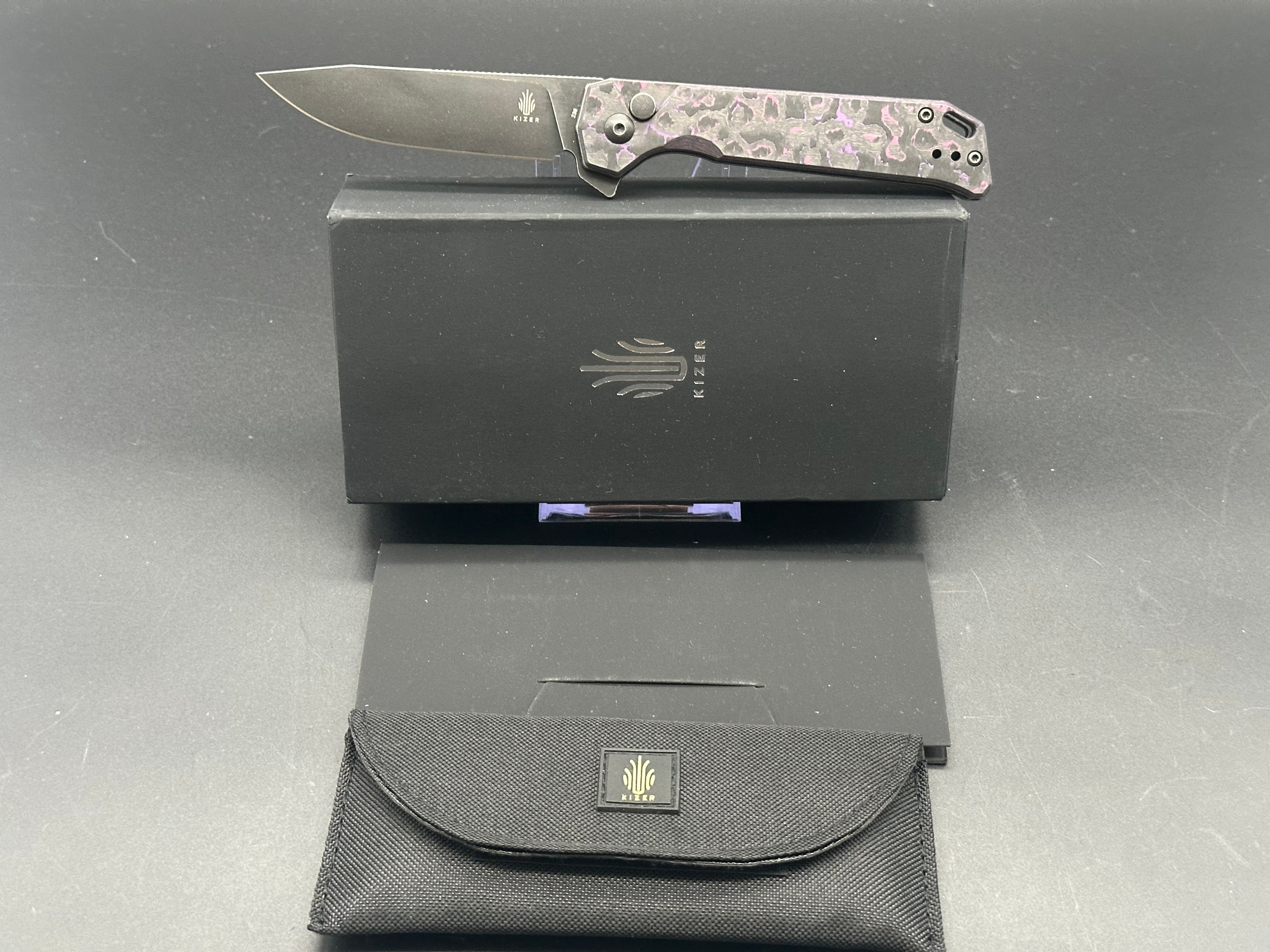 Kizer Begleiter2 Azo Button Lock Knife Purple/Black Fat Carbon