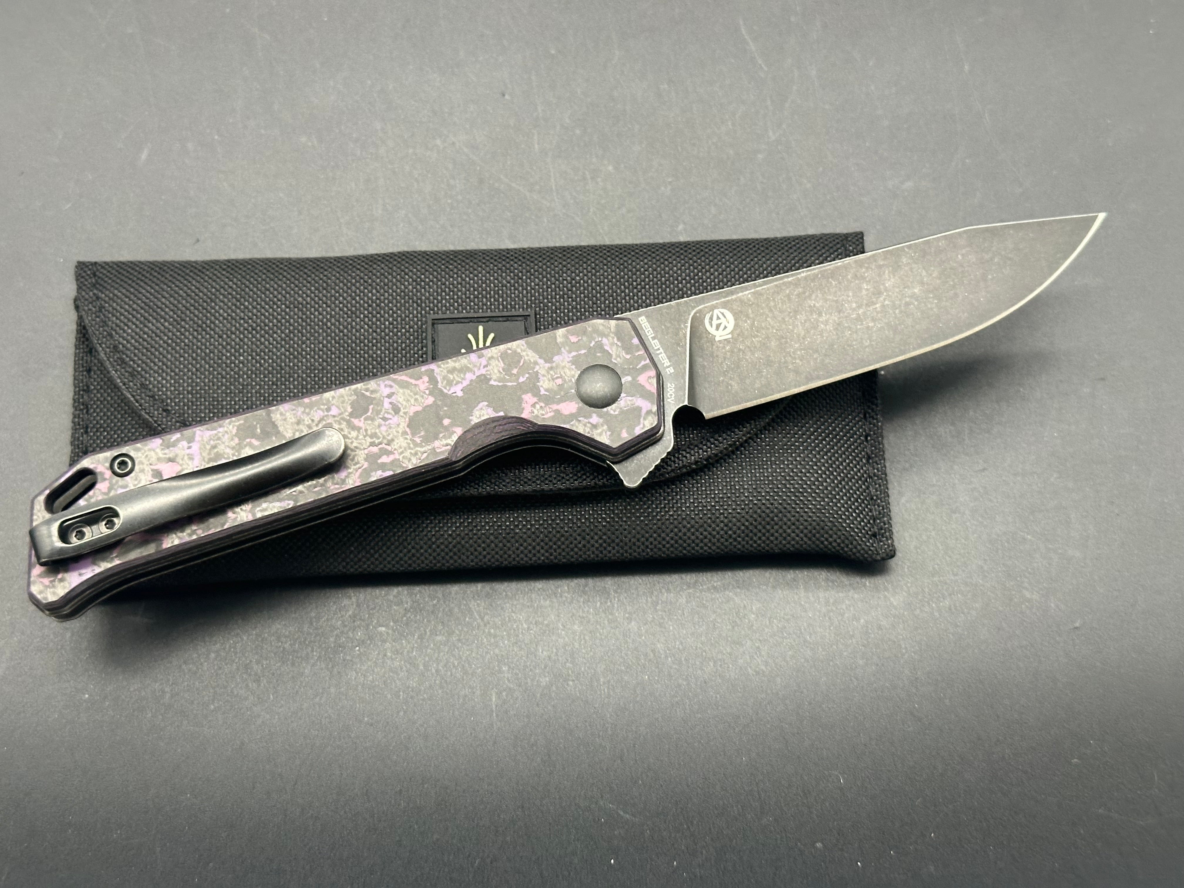 Kizer Begleiter2 Azo Button Lock Knife Purple/Black Fat Carbon