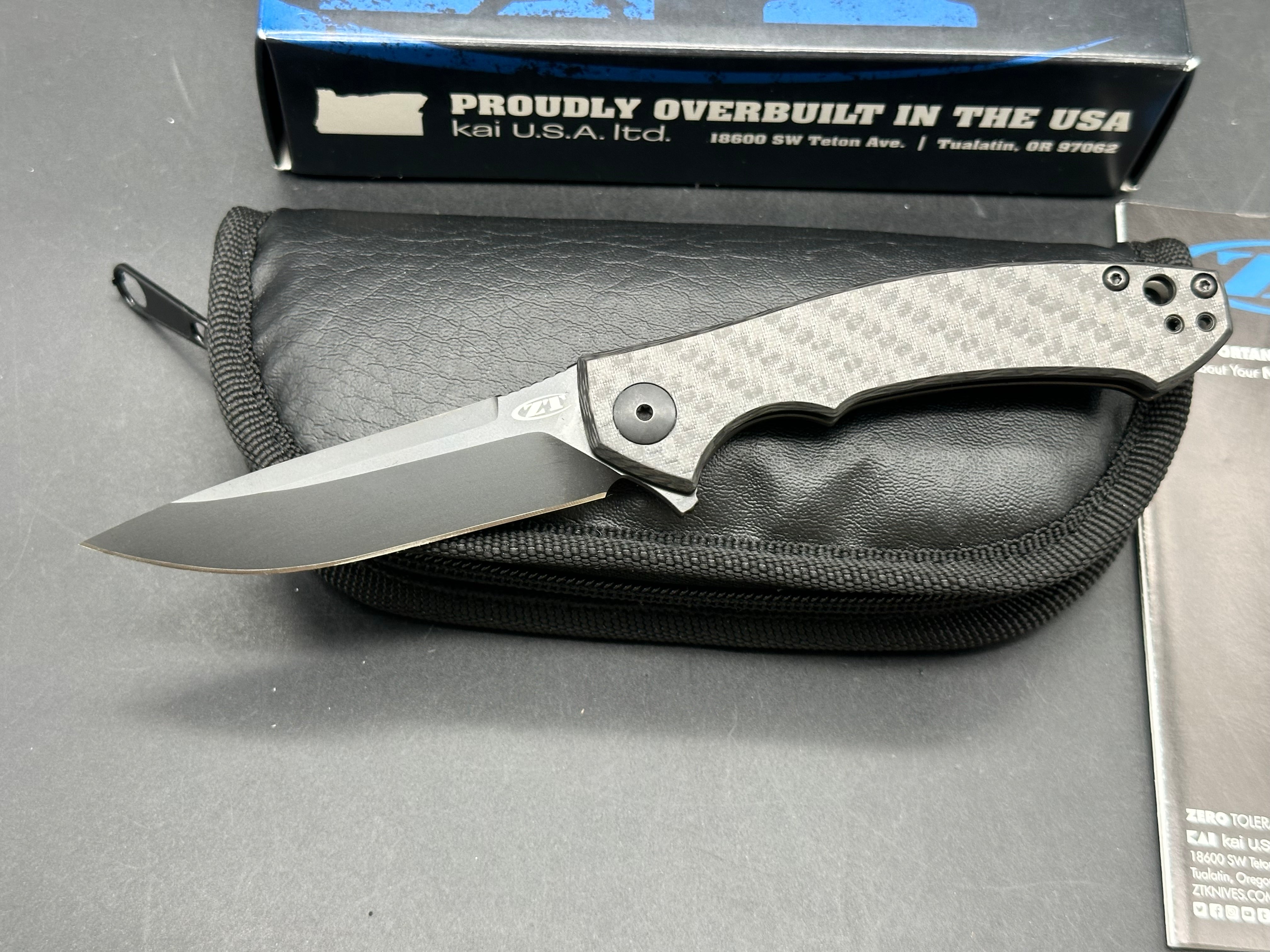 Zero Tolerance ZT 450 Sinkevich design: Dmitry Sinkevich design. 3.25 inch DLC black, stonewashed, drop point CPM-S35VN blade