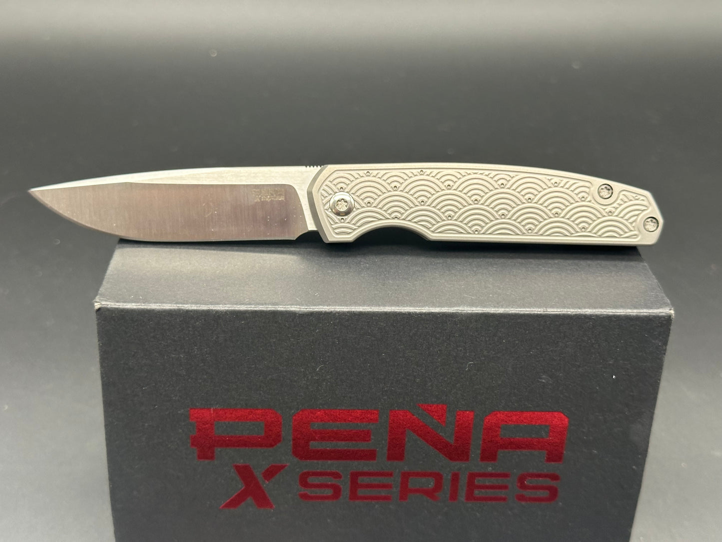 PEÑA X SERIES CABALLERO - SEIGAIHA TITANIUM (EXCLUSIVE)