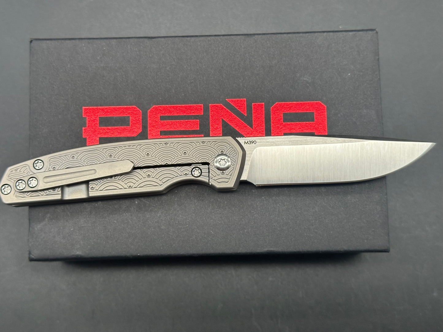 PEÑA X SERIES CABALLERO - SEIGAIHA TITANIUM (EXCLUSIVE)