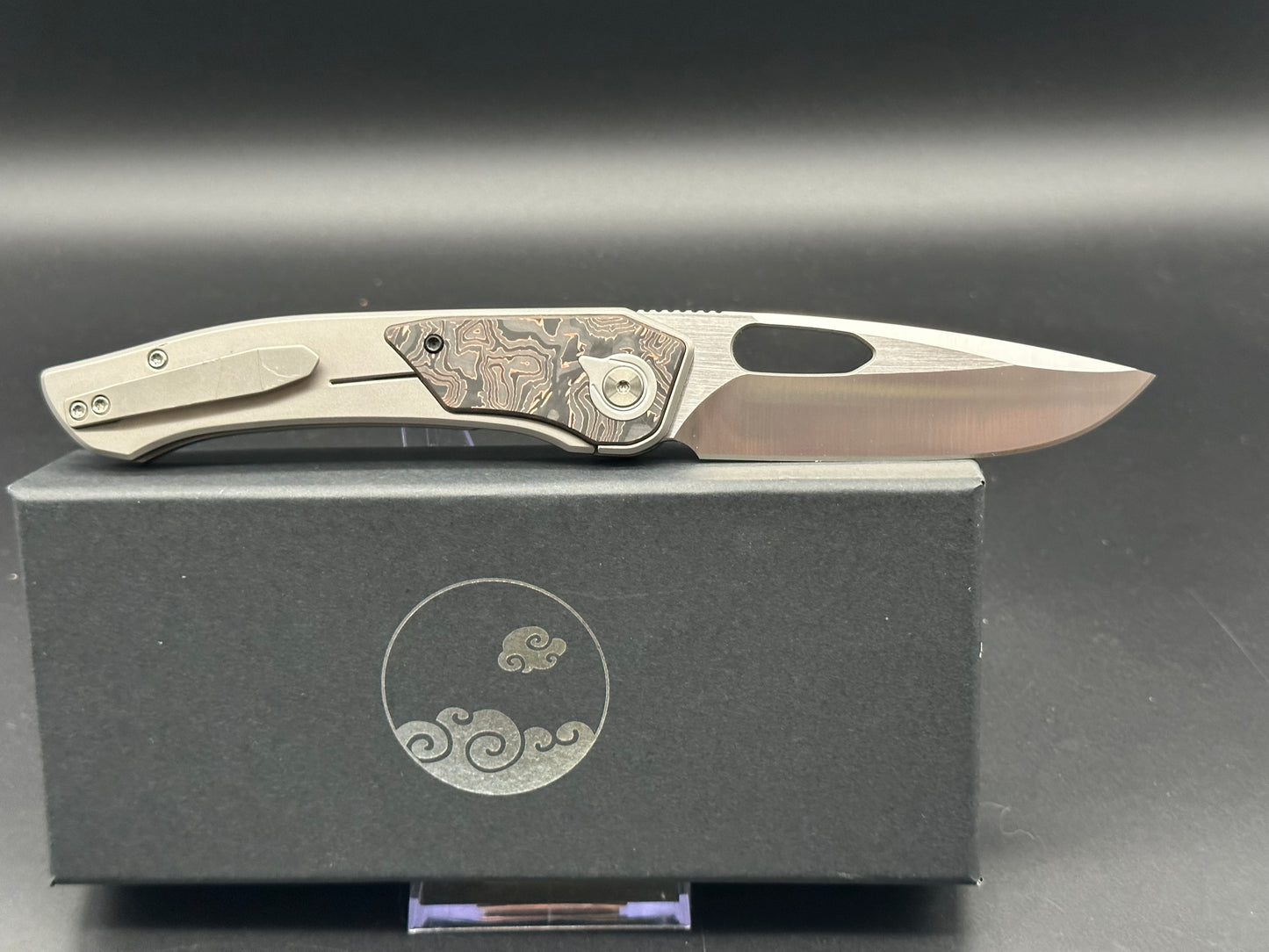 Caelum Blade Designs “Ari” copper/CF scales w/S90V blade