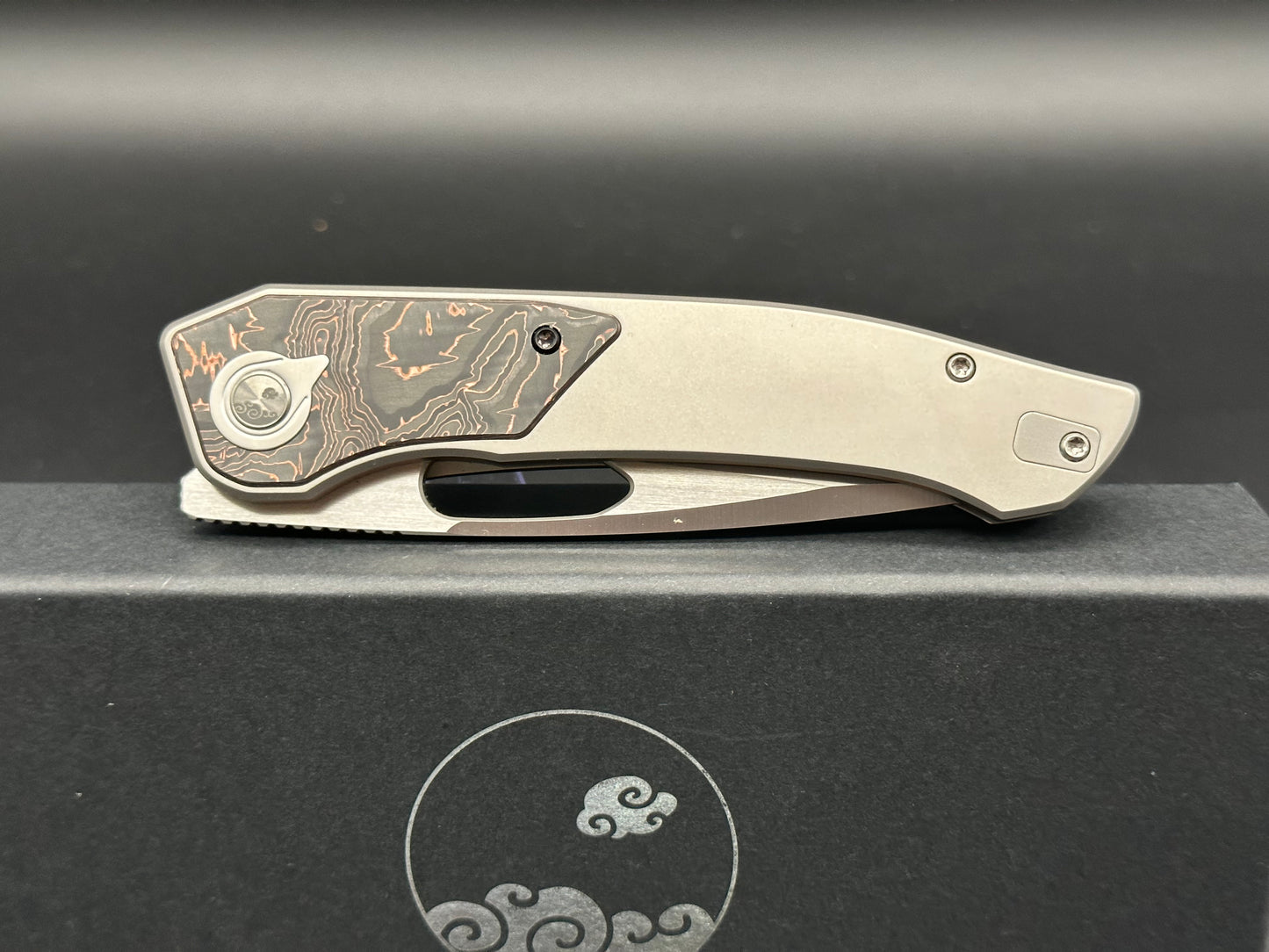 Caelum Blade Designs “Ari” copper/CF scales w/S90V blade