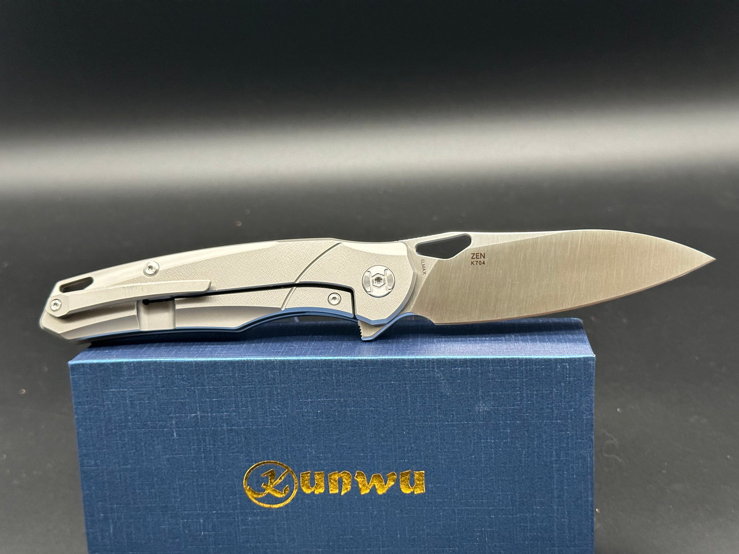 Kunwu Zen titanium handle w/Elmax blade