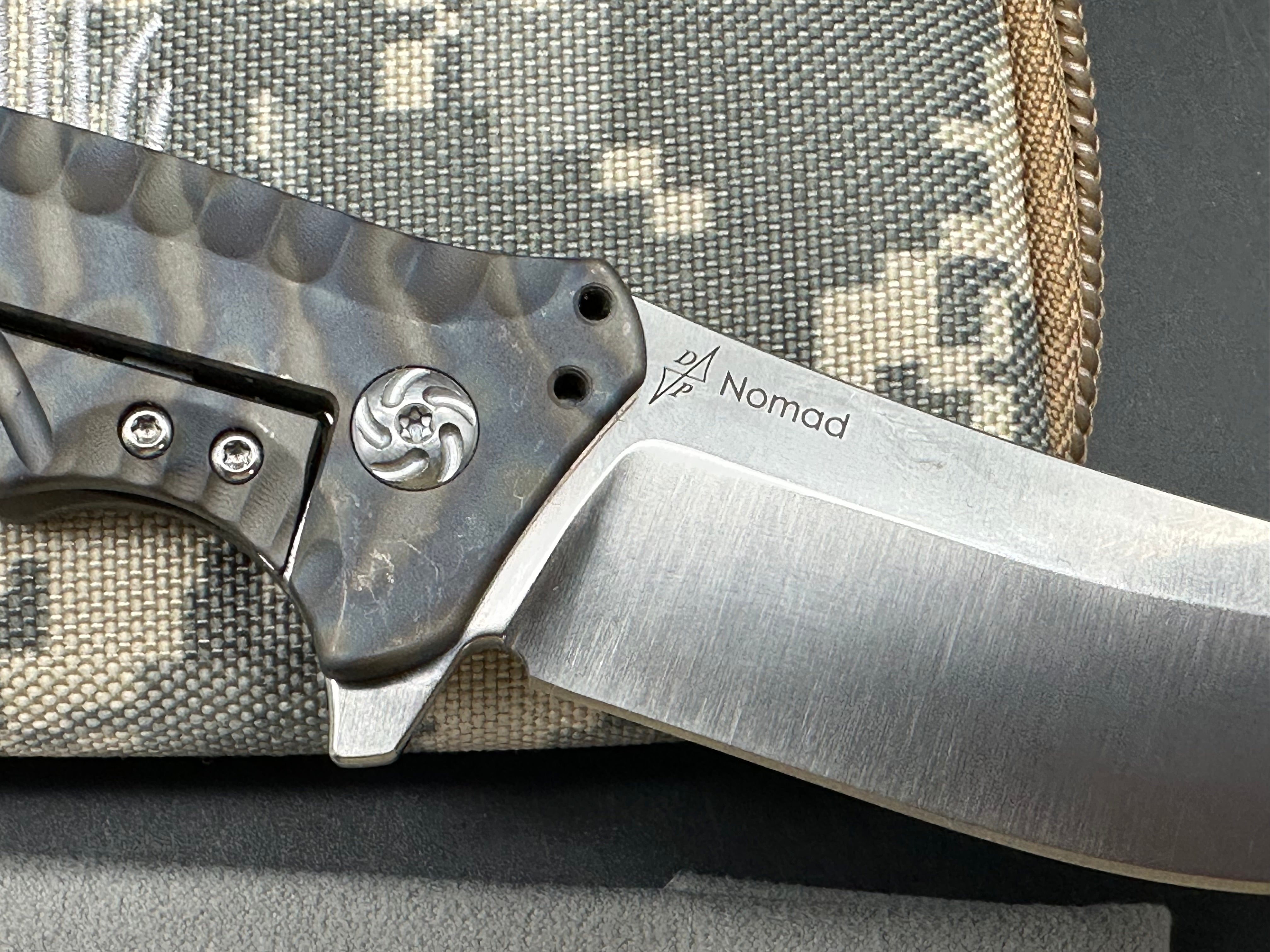 Kizer Nomad Dirk Pinkerton design 3.75 trailing point, flat grind, satin CPM-S35VN upswept blade
