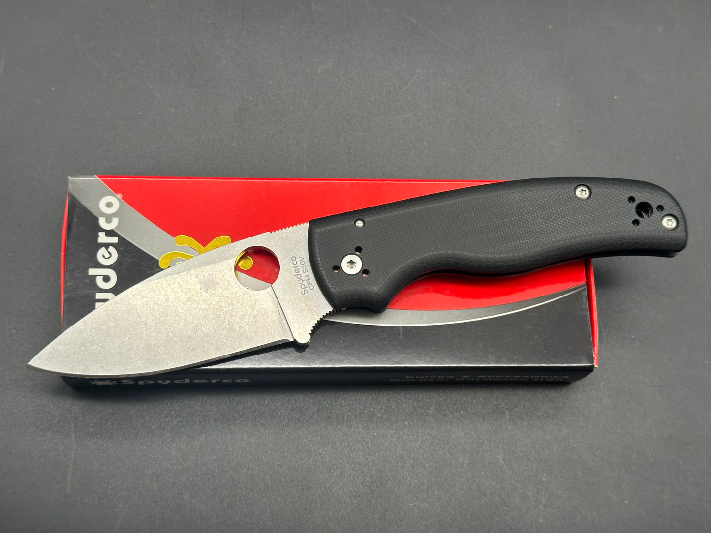 SPYDERCO SHAMAN KNIFE BLACK G-10 HANDLE STONEWASHED CPM S30V PLAIN EDGE C229GP