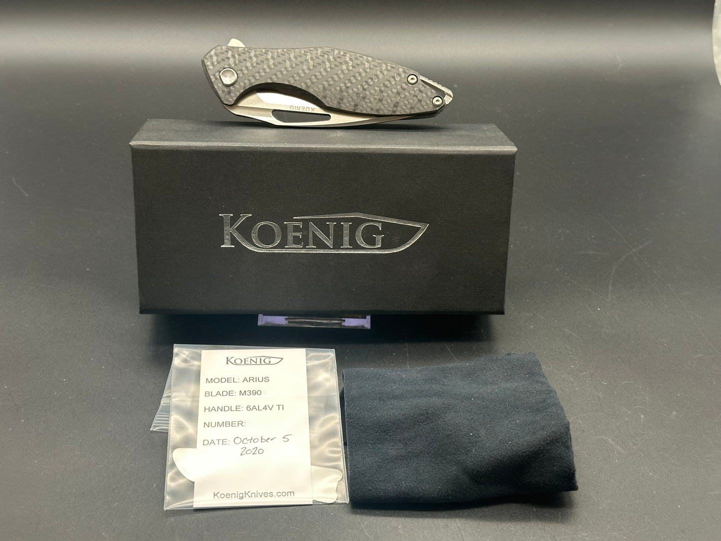 Koenig Arius Gen 4 M390 CF scale, silver accents