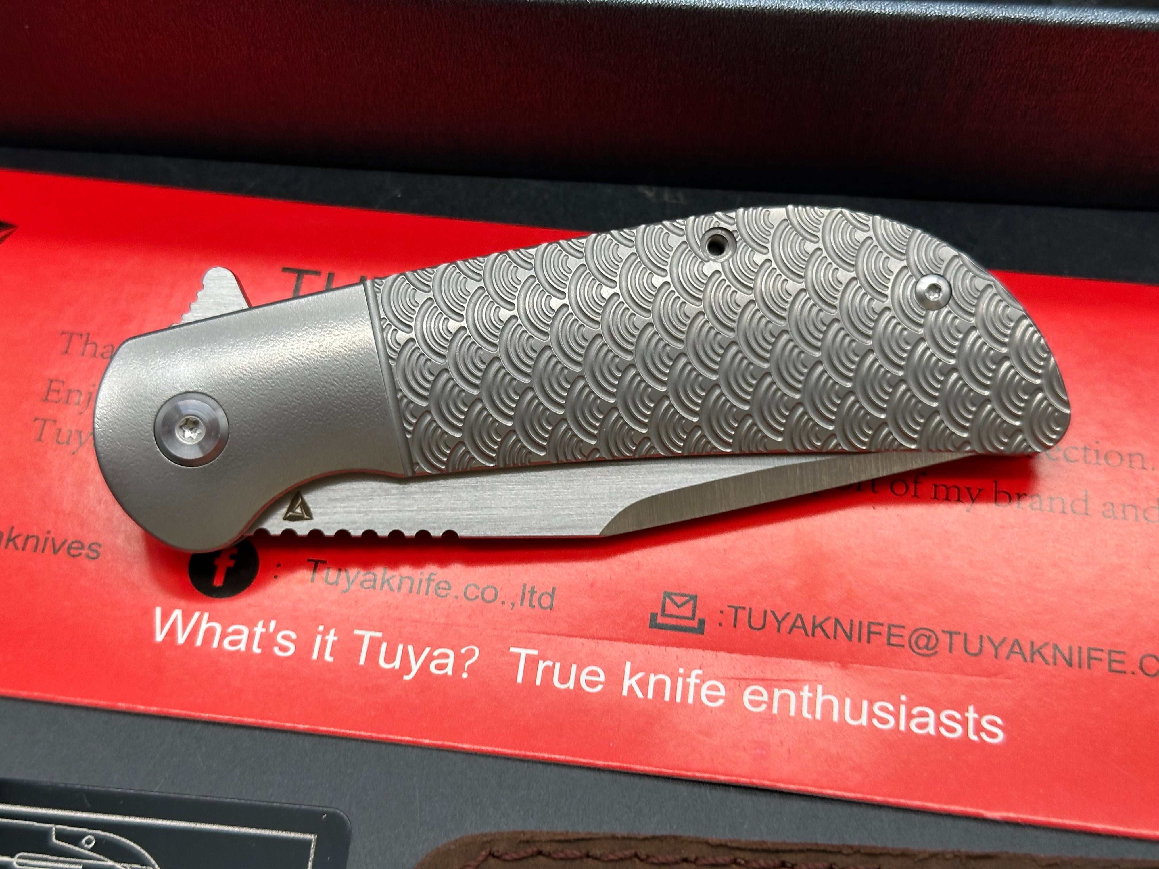 Tuyaknife Rackham Jack: Andy Thiel limited edition design. 3.25 inch drop point Bohler M390 blade. Jigged titanium scales