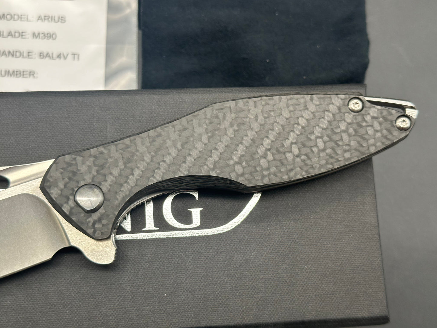 Koenig Arius Gen 4 M390 CF scale, silver accents