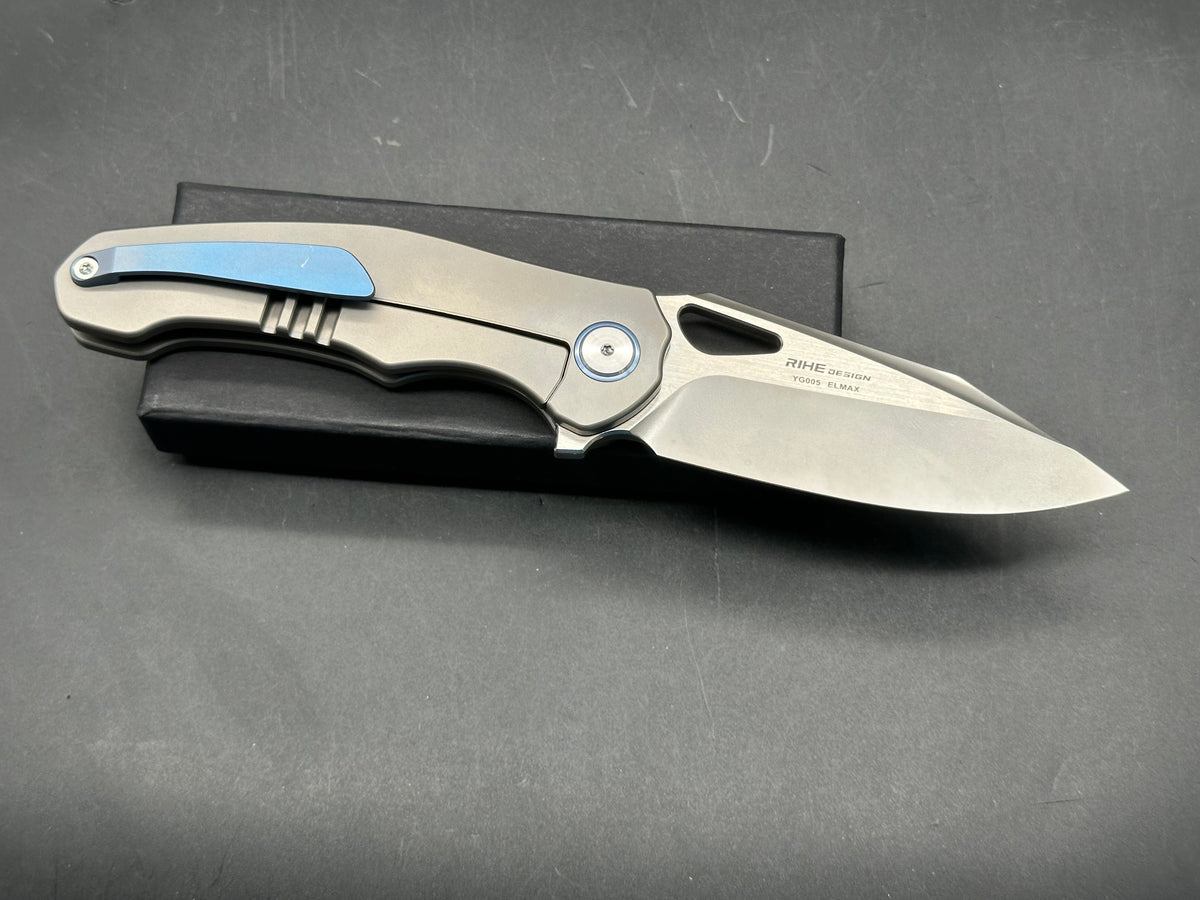 Yangge YG005 titanium handle w/Elmax blade