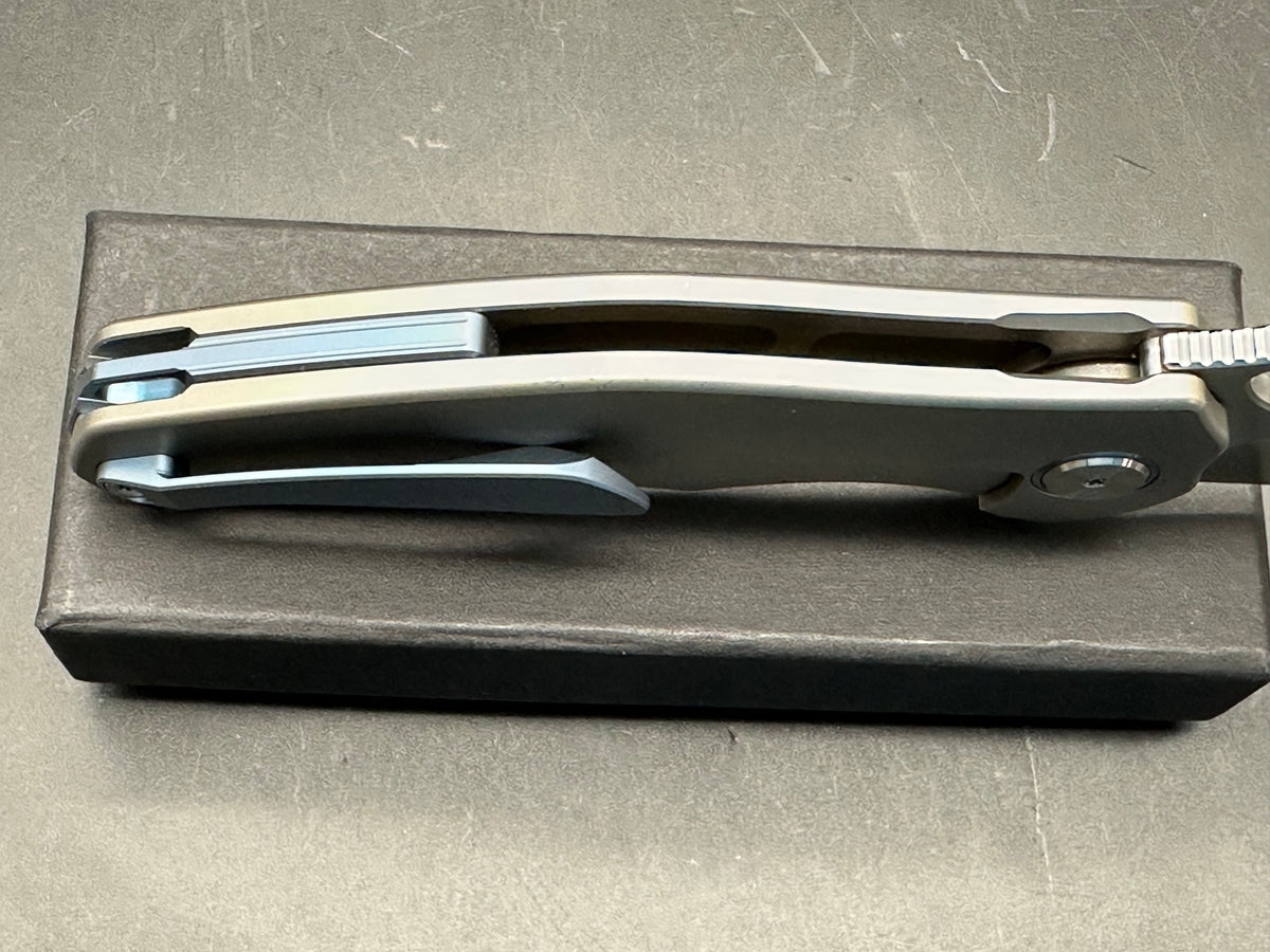 Yangge YG005 titanium handle w/Elmax blade