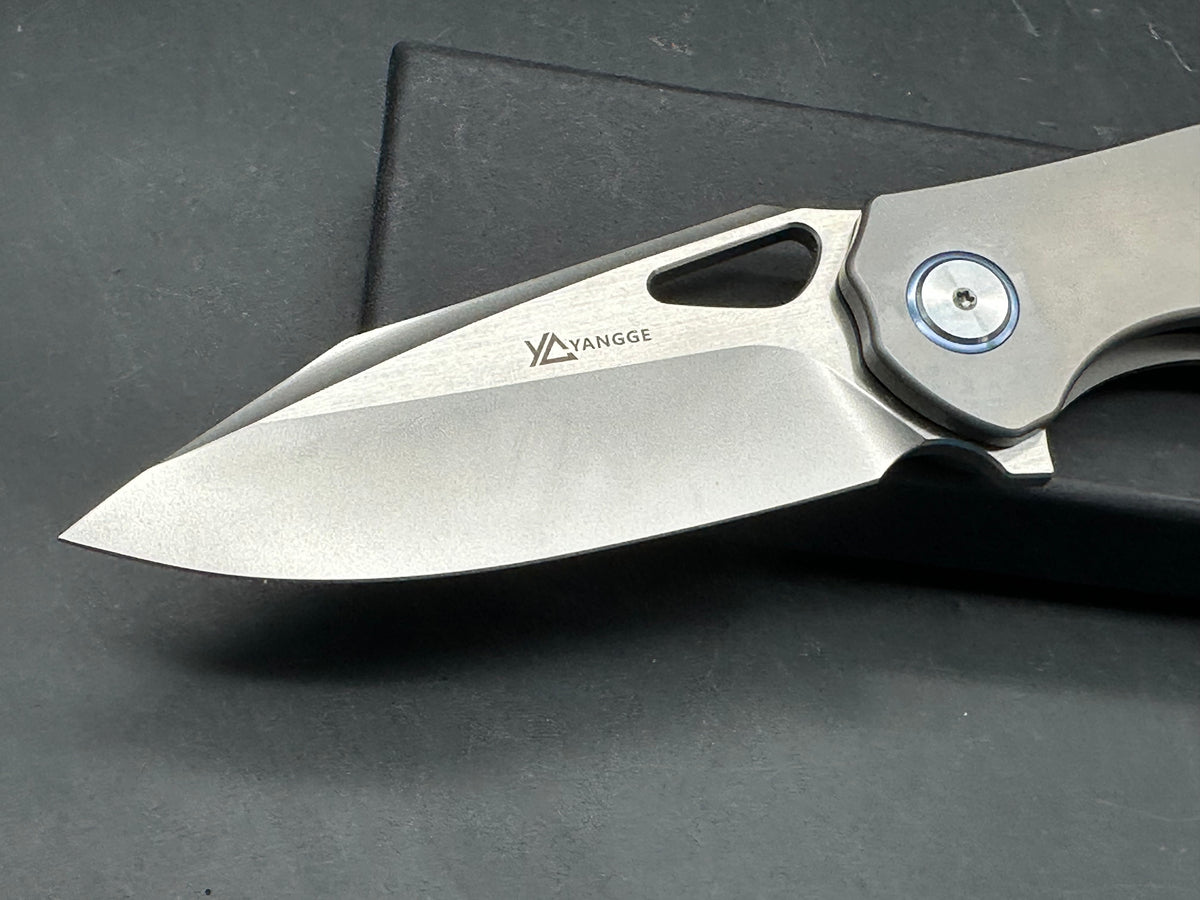 Yangge YG005 titanium handle w/Elmax blade