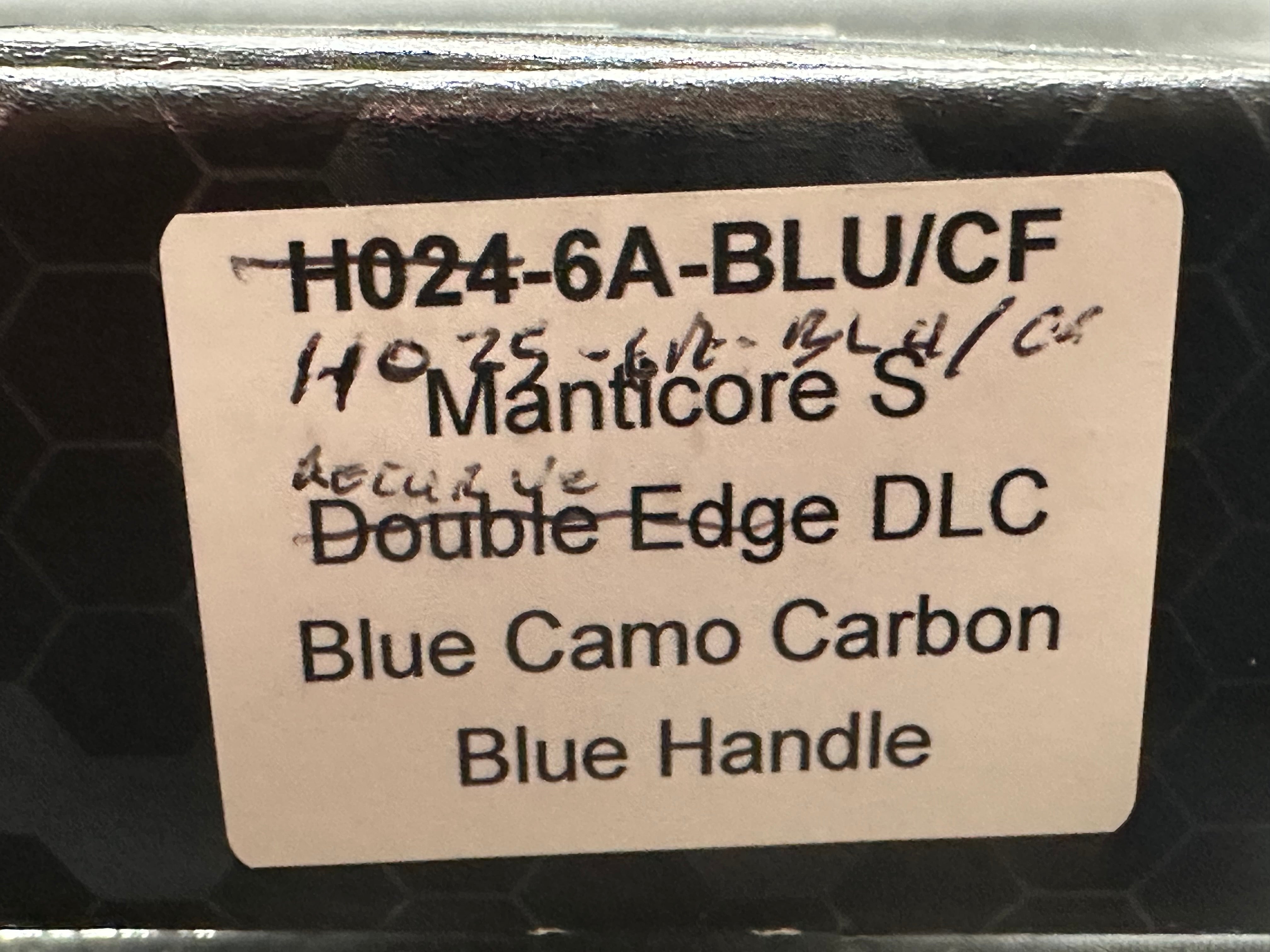 HERETIC MANTICORE-S OTF KNIFE- RECURVE EDGE- BLUE ANO/BLUE CAMO CARBON HANDLE- BLACK DLC BLADE H025-6A-BLU/CF