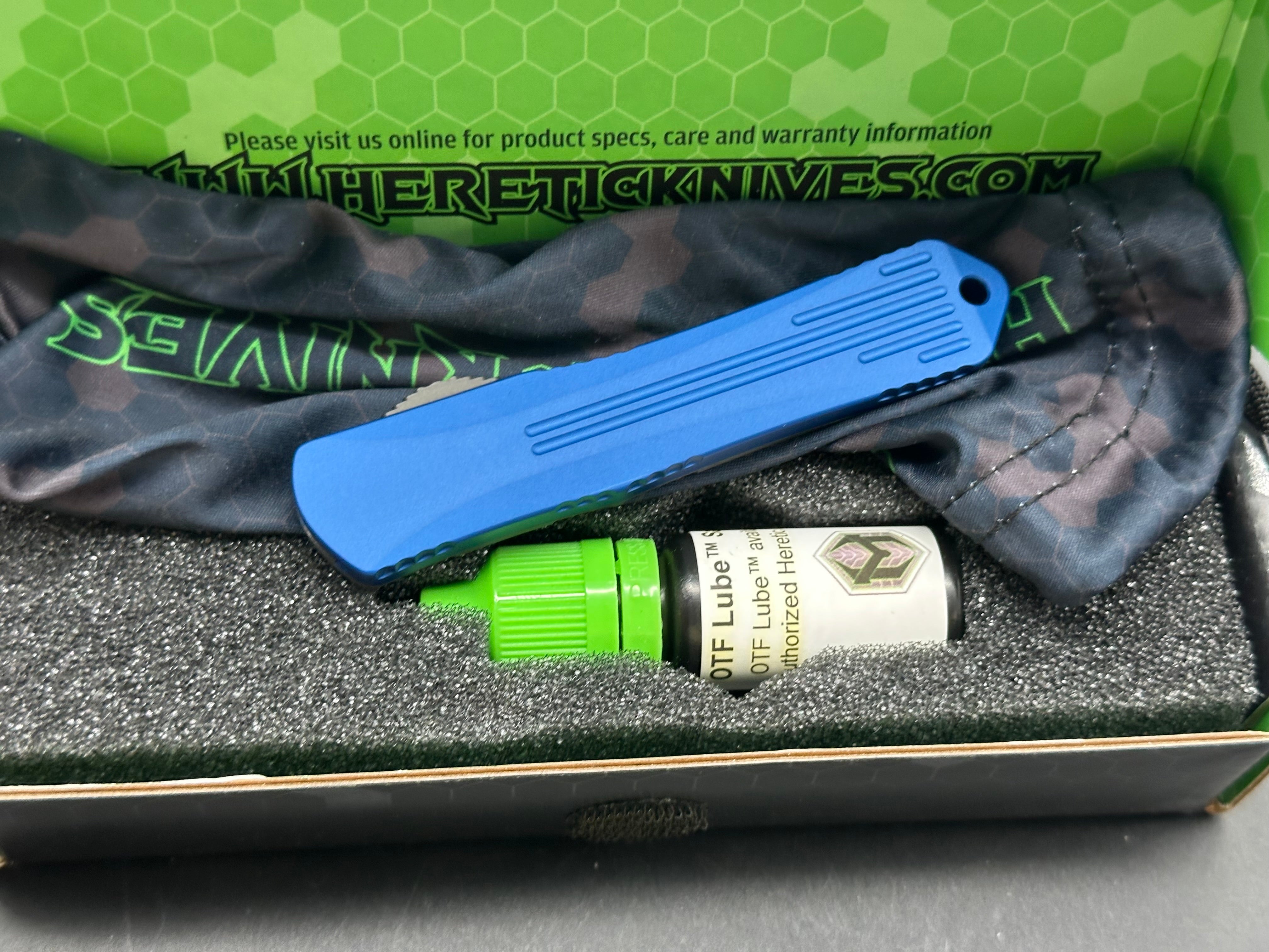 HERETIC MANTICORE-S OTF KNIFE- RECURVE EDGE- BLUE ANO/BLUE CAMO CARBON HANDLE- BLACK DLC BLADE H025-6A-BLU/CF