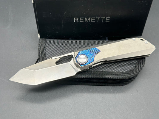 REMETTE RT-PEREGRINE FALCON TITANIUM/COLOR INLAY HANDLE M390 REVERSE TANTO