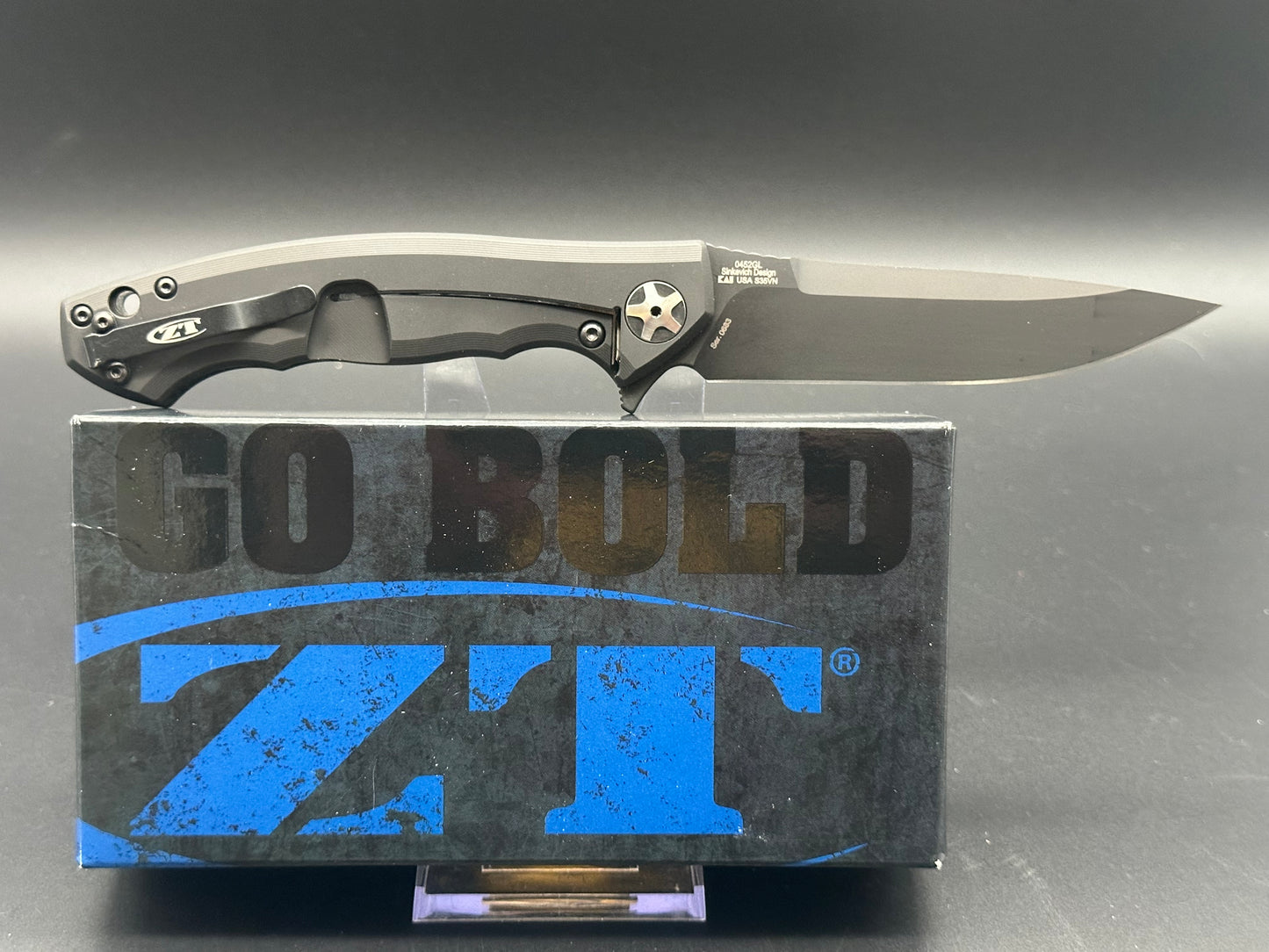 Zero Tolerance Sinkevich 0452GLCF Flipper Knife CF Glow (4.1" DLC) Sprint Run