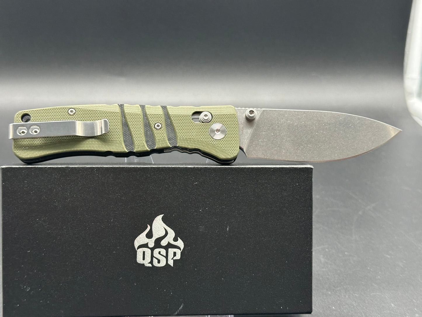 QSP RIPLEY GLYDE LOCK FOLDING KNIFE STONEWASHED 14C28N BLADE GREEN/BLACK G10 HANDLE