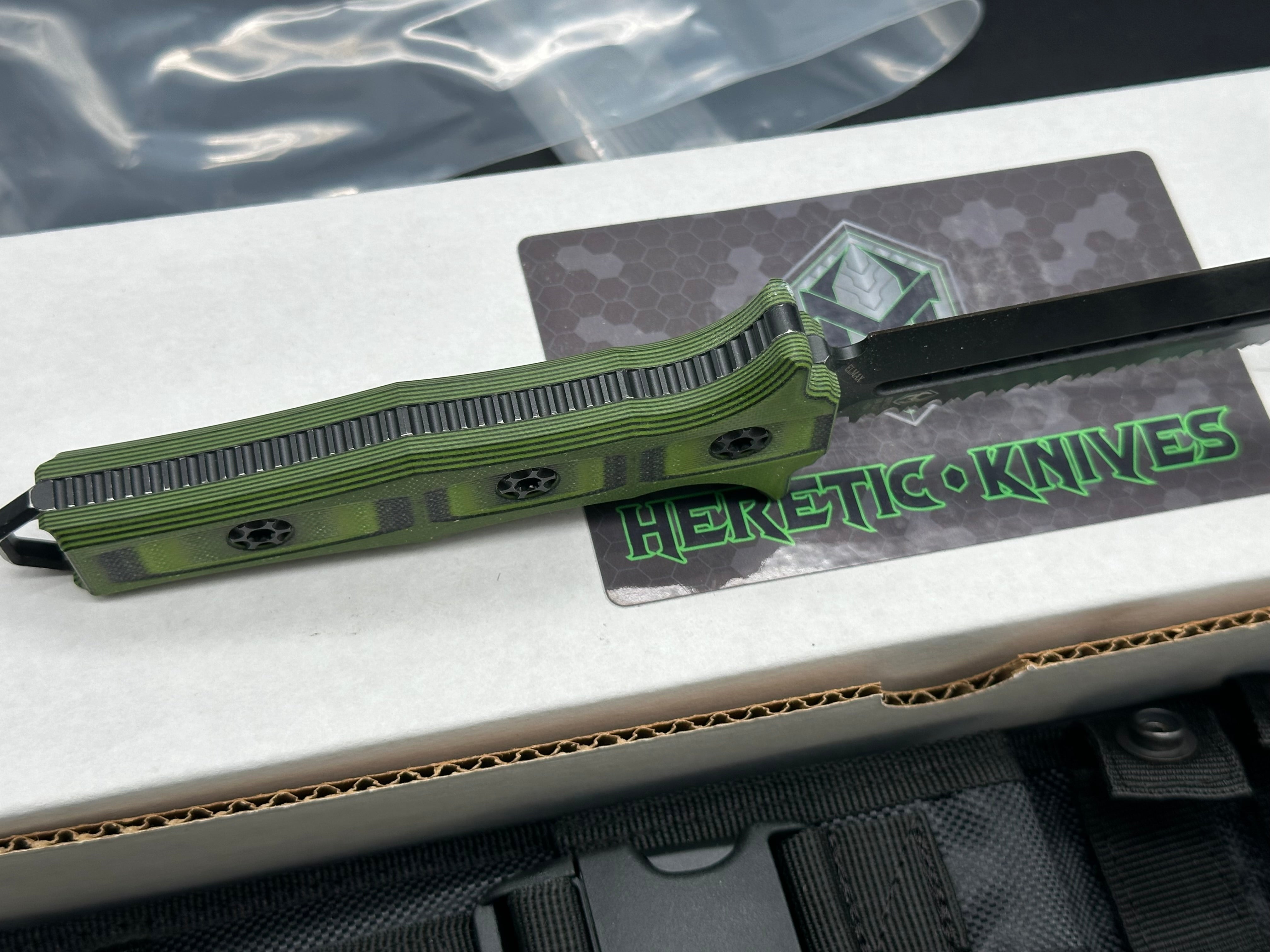 HERETIC NEPHILIM DOUBLE EDGE FIXED BLADE KNIFE - DOUBLE EDGE- BATTLEWORN BLACK FULL SERRATED BLADE WITH GREEN/BLACK G-10 SCALES