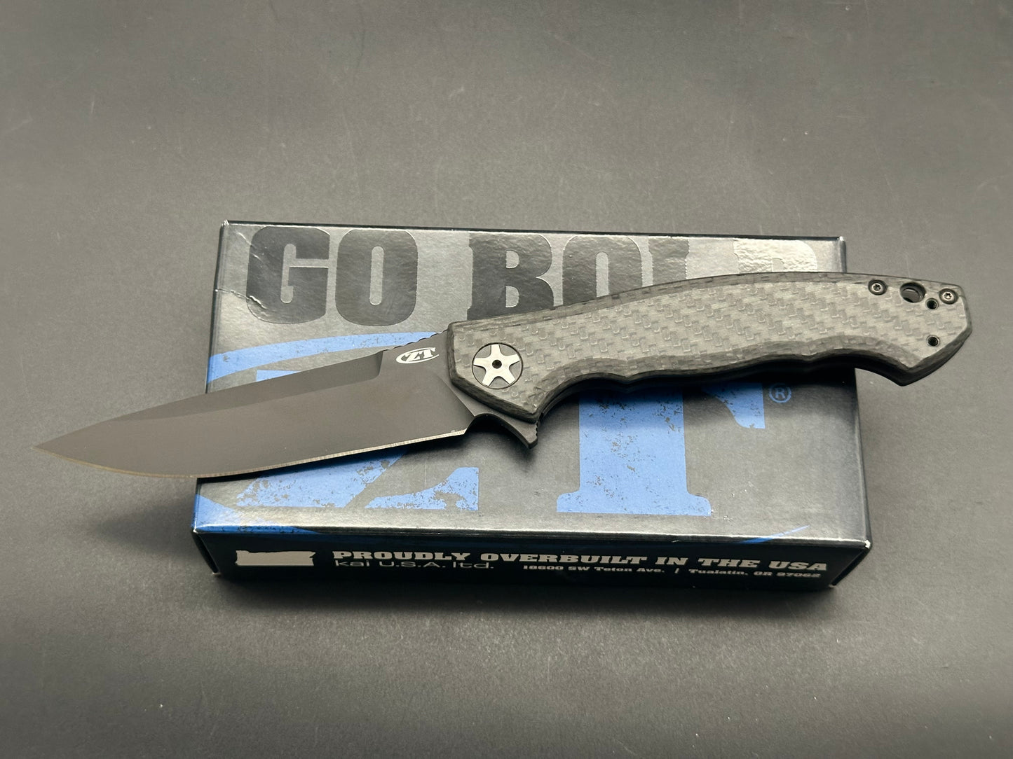 Zero Tolerance Sinkevich 0452GLCF Flipper Knife CF Glow (4.1" DLC) Sprint Run