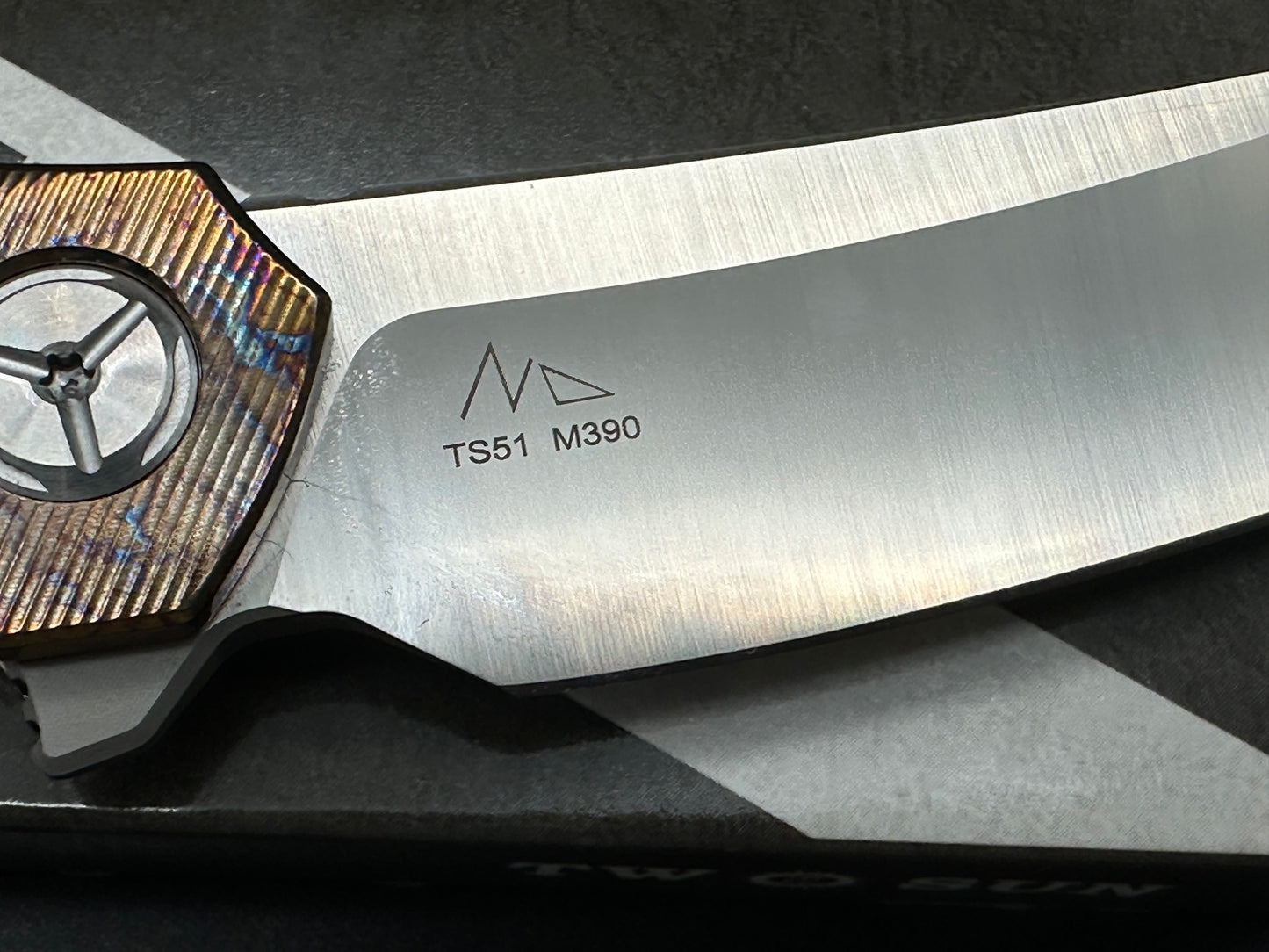 TWOSUN TS51-COLOR TITANIUM HANDLE M390 PLAIN EDGE