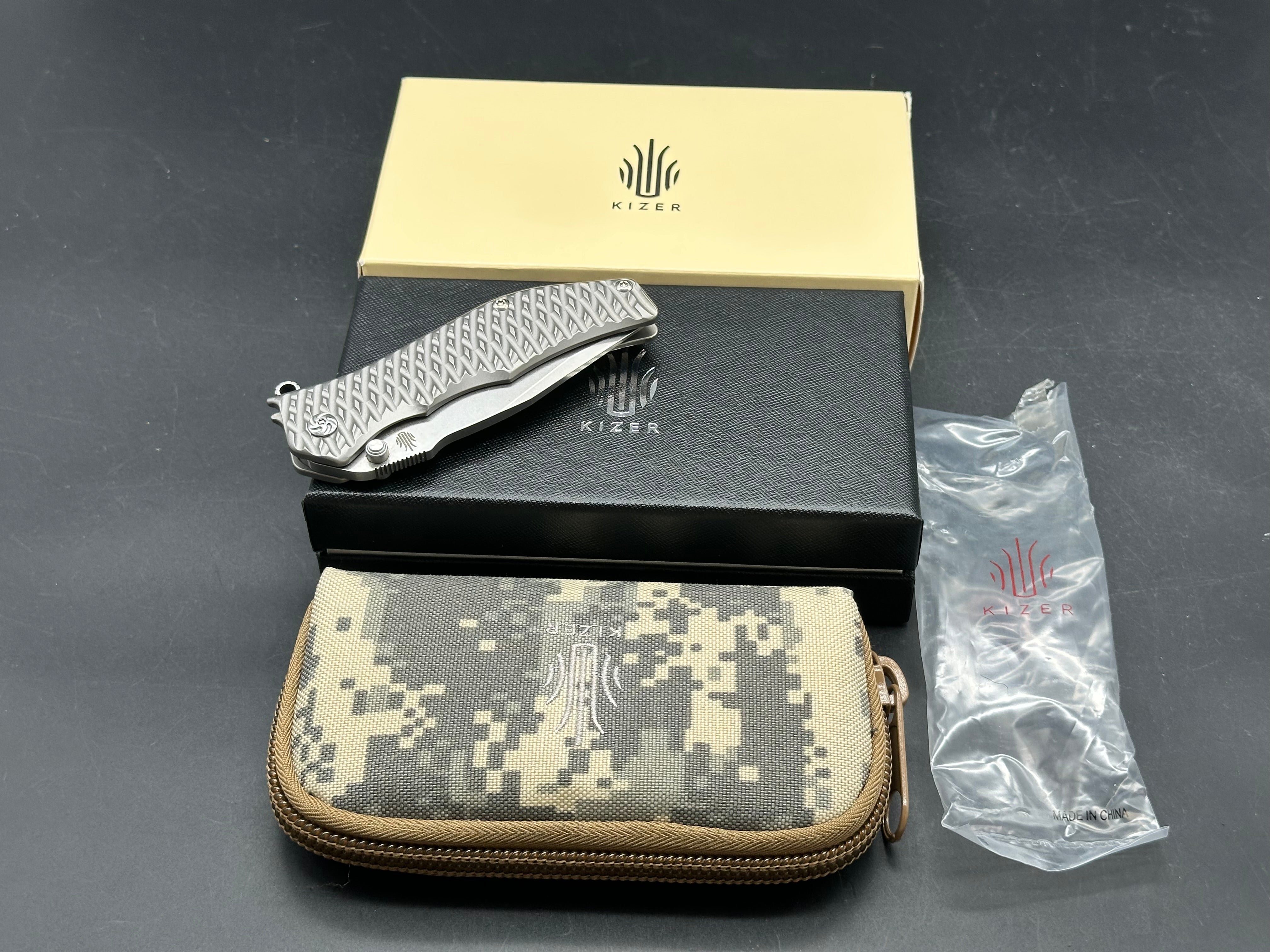 Kizer Gunhammer: Designed by Darrel Ralph after his custom Gunhammer. 3.5 inch CPM-S35VN bowie blade