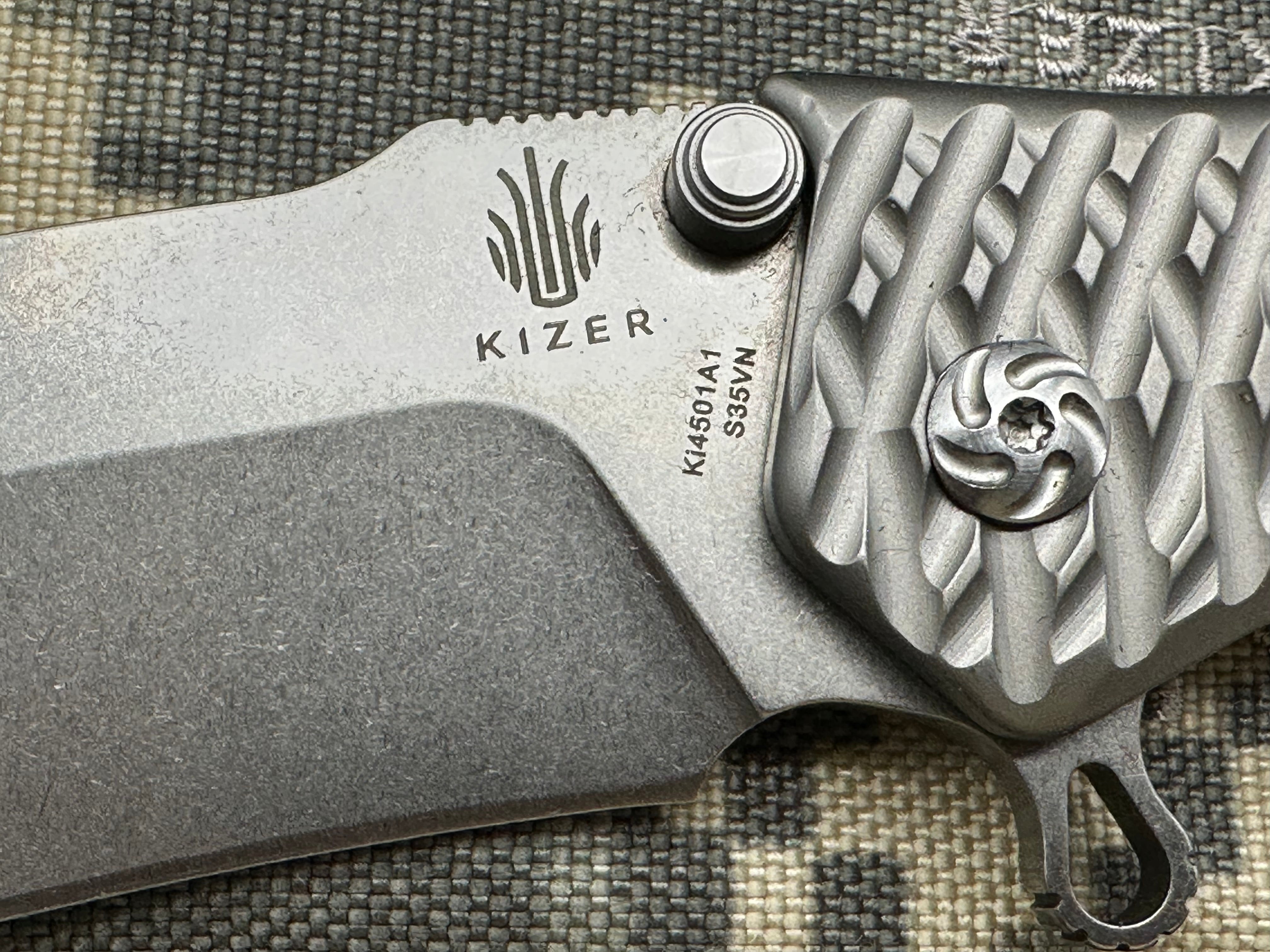 Kizer Gunhammer: Designed by Darrel Ralph after his custom Gunhammer. 3.5 inch CPM-S35VN bowie blade