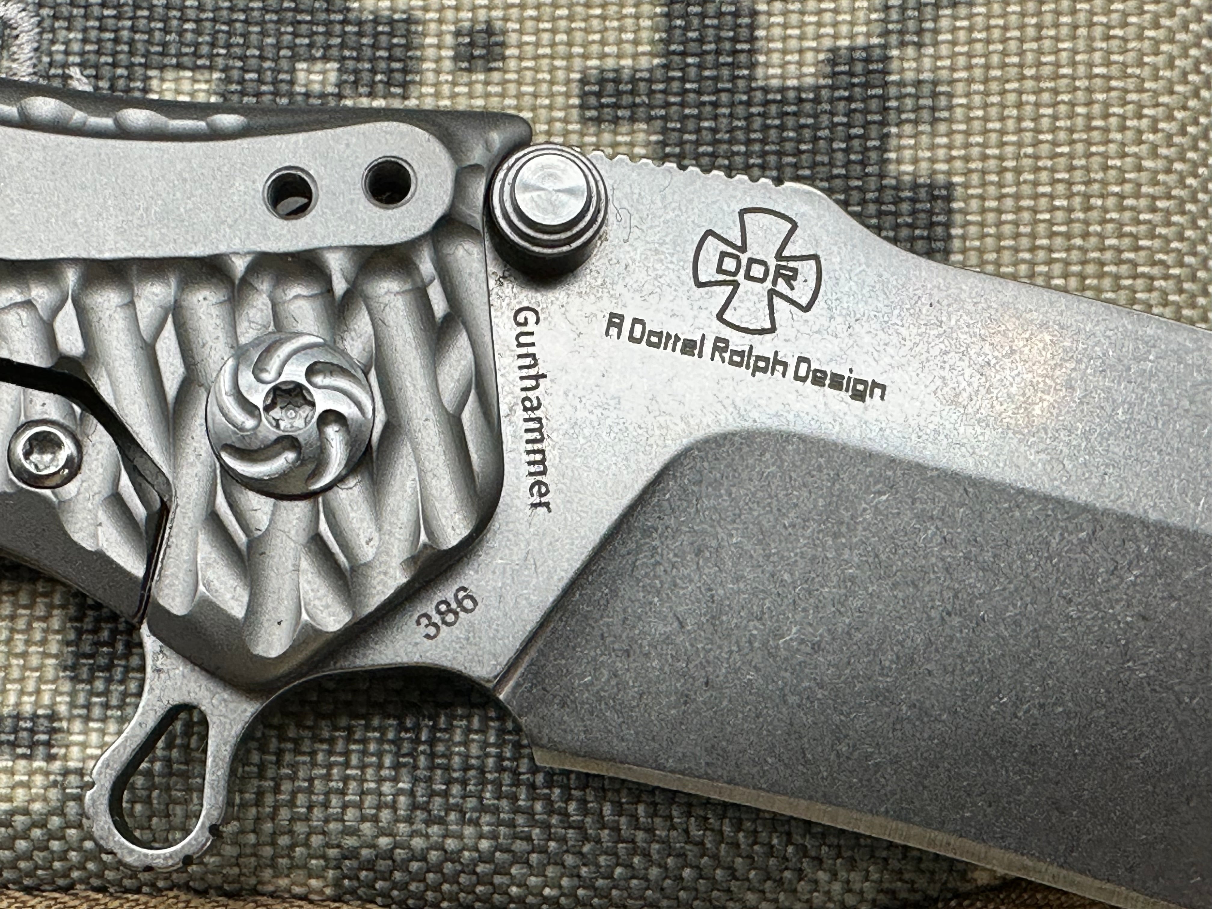 Kizer Gunhammer: Designed by Darrel Ralph after his custom Gunhammer. 3.5 inch CPM-S35VN bowie blade