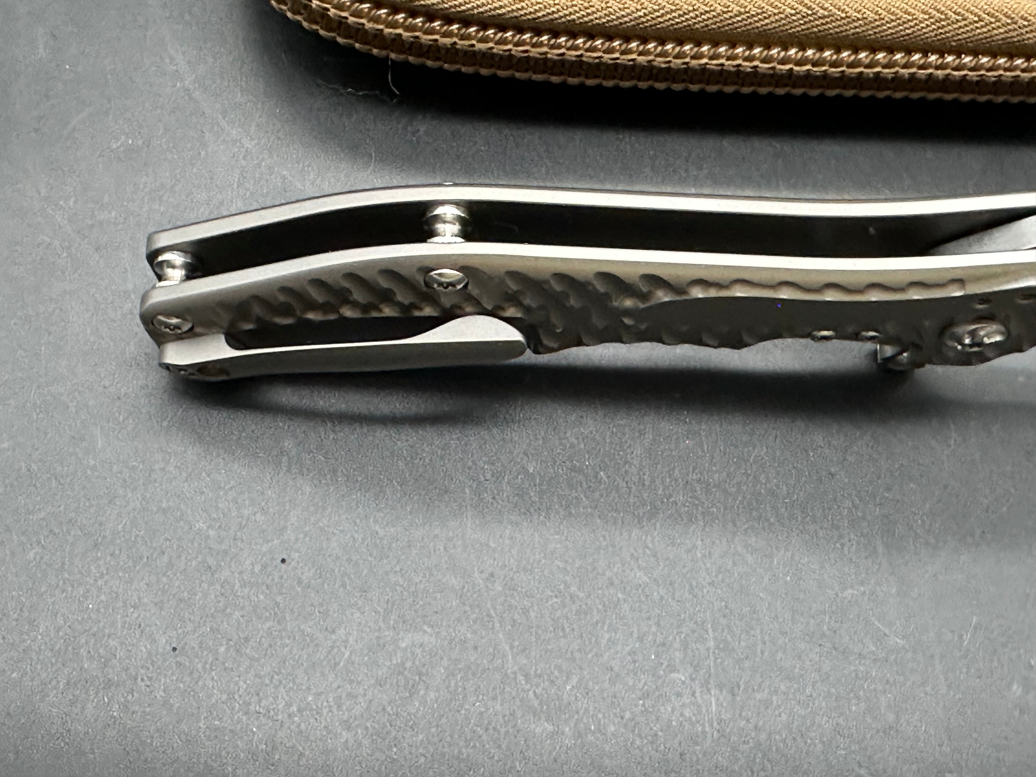 Kizer Gunhammer: Designed by Darrel Ralph after his custom Gunhammer. 3.5 inch CPM-S35VN bowie blade