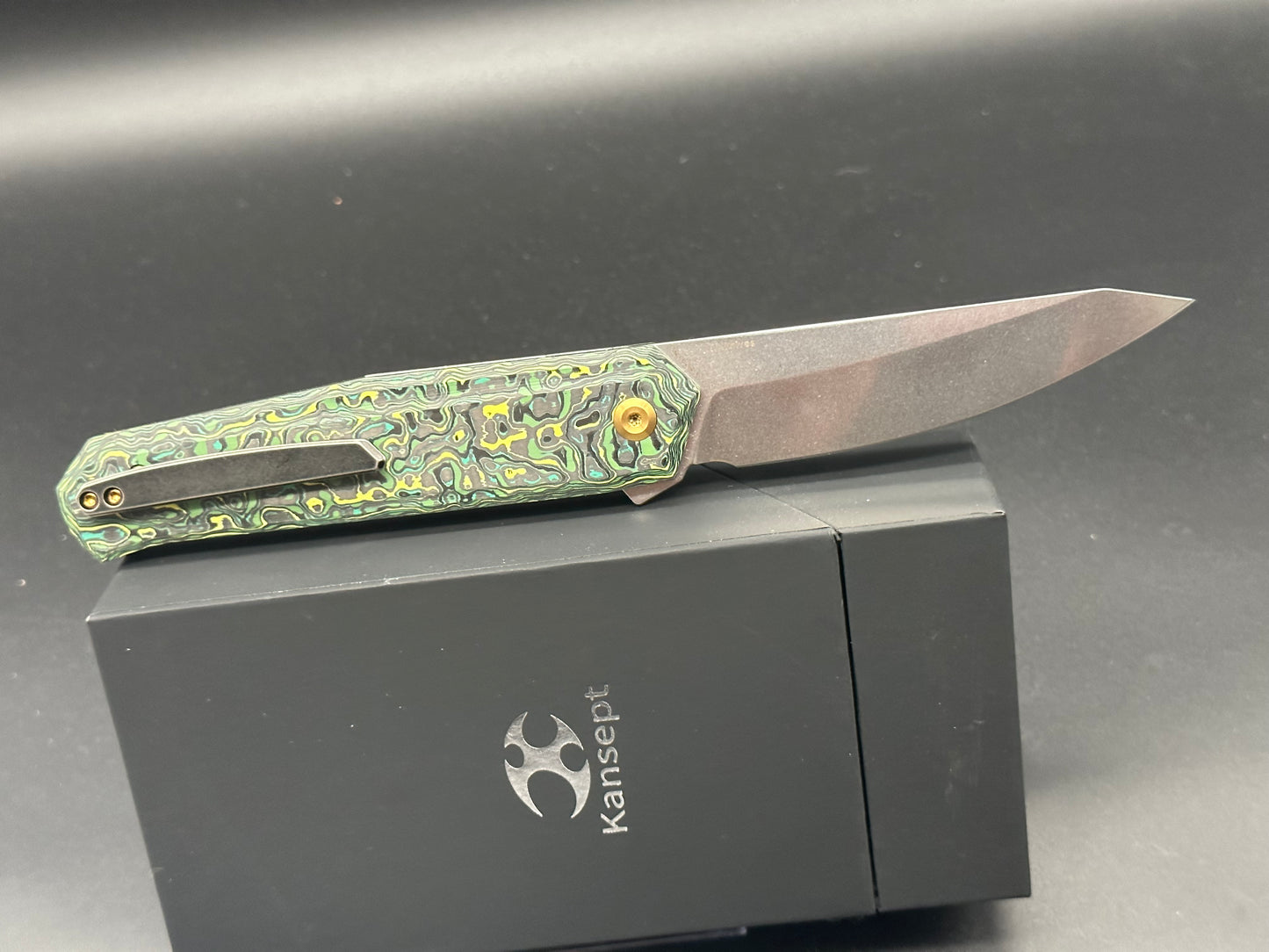 KANSEPT INTEGRA GREEN/YELLOW CARBON FIBER HANDLE S35VN blade