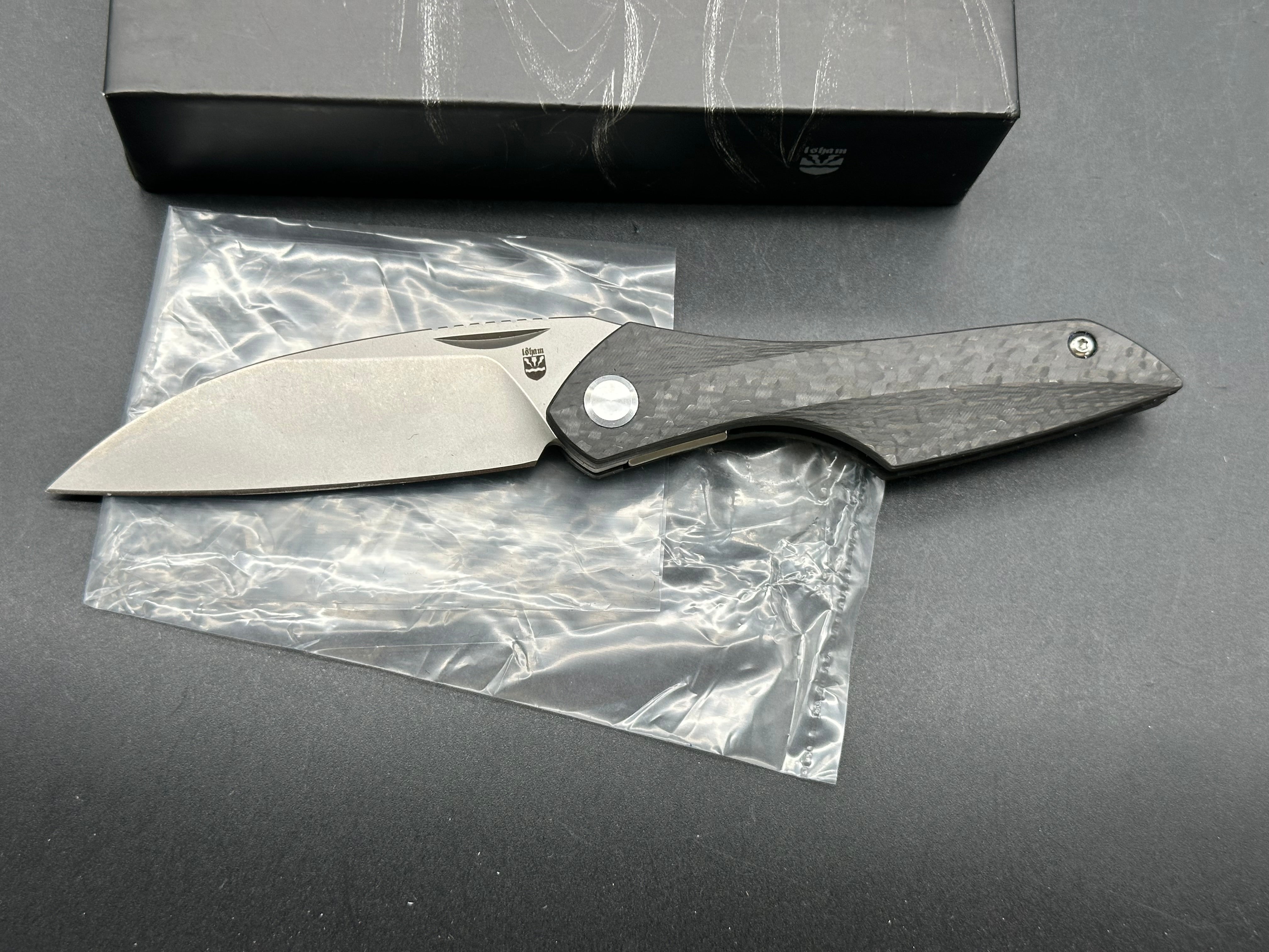 Isham Bladeworks Abstruse: Elijah Isham design. 2.875 inch stonewashed Bohler M390 blade