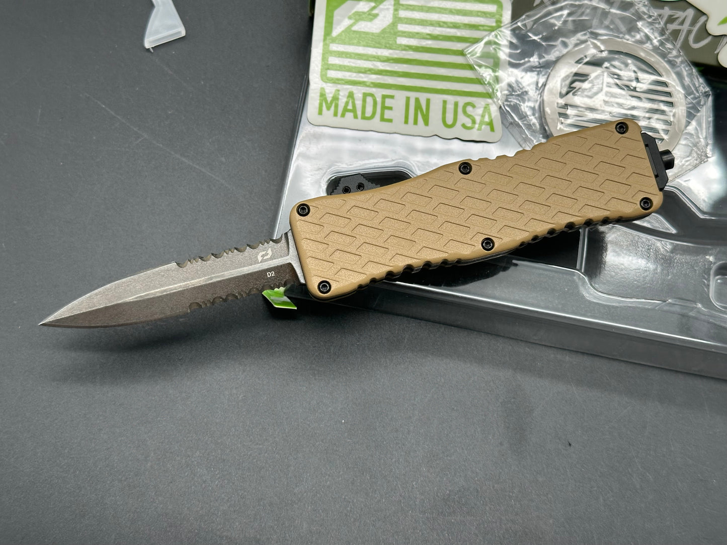 Schrade Uproar Dagger D/A OTF Automatic Knife FDE Aluminum (3" Black D2 Serr)