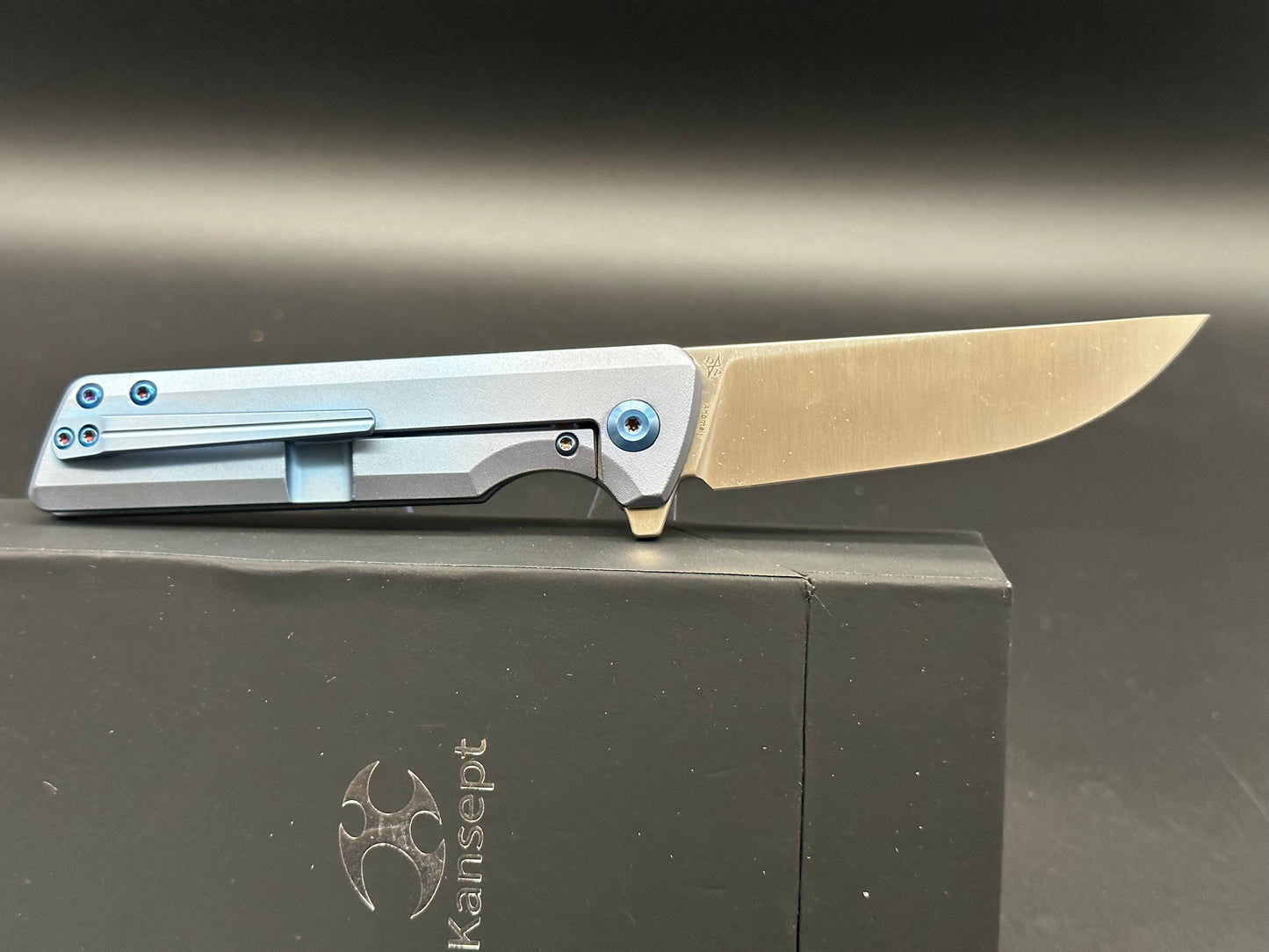 KANSEPT ANOMALY BLUE ORANGE PEEL TITANIUM HANDLE S35VN