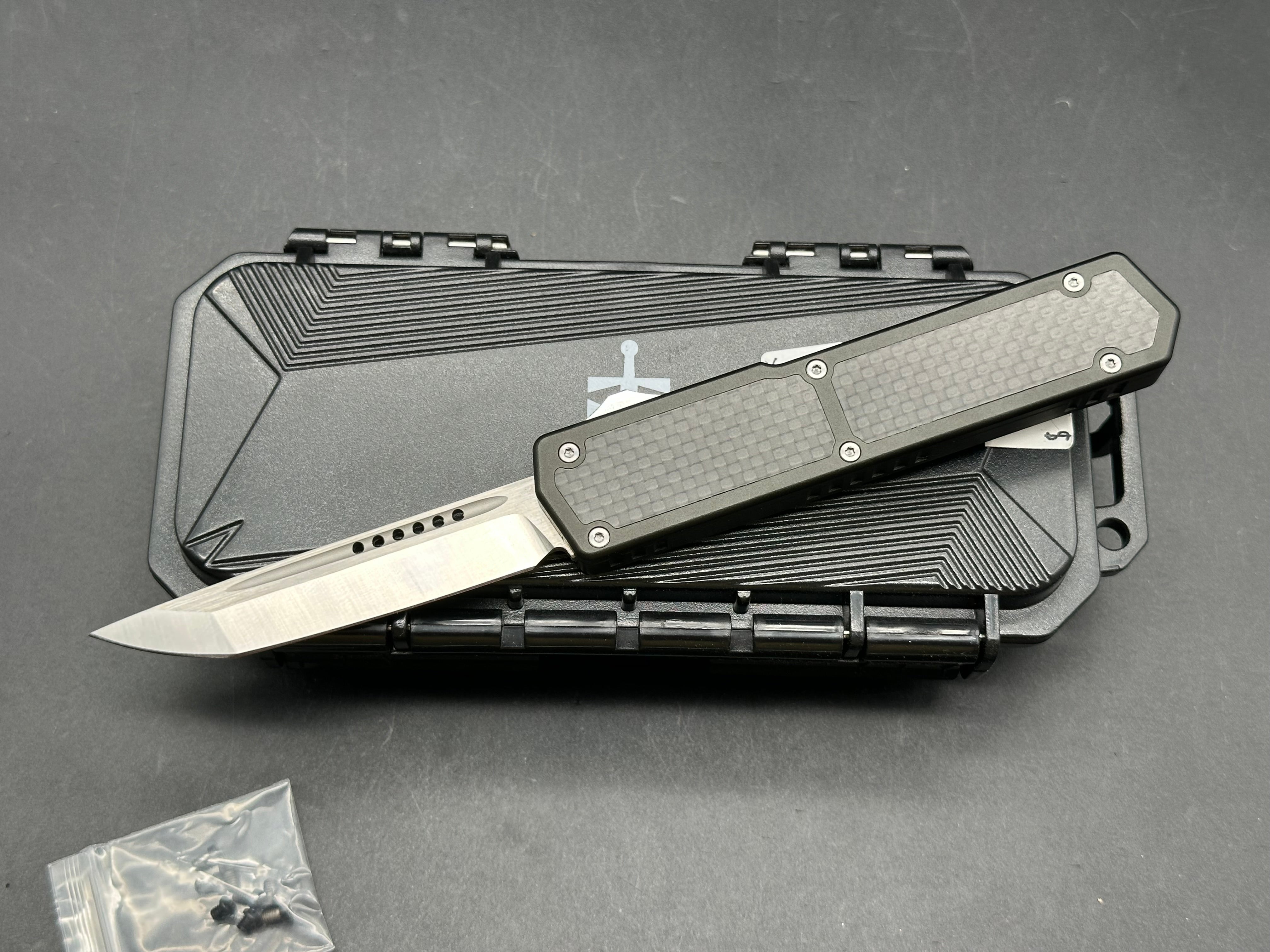 TakCom Vigor OTF Satin, Black Aluminum 154CM tanto blade