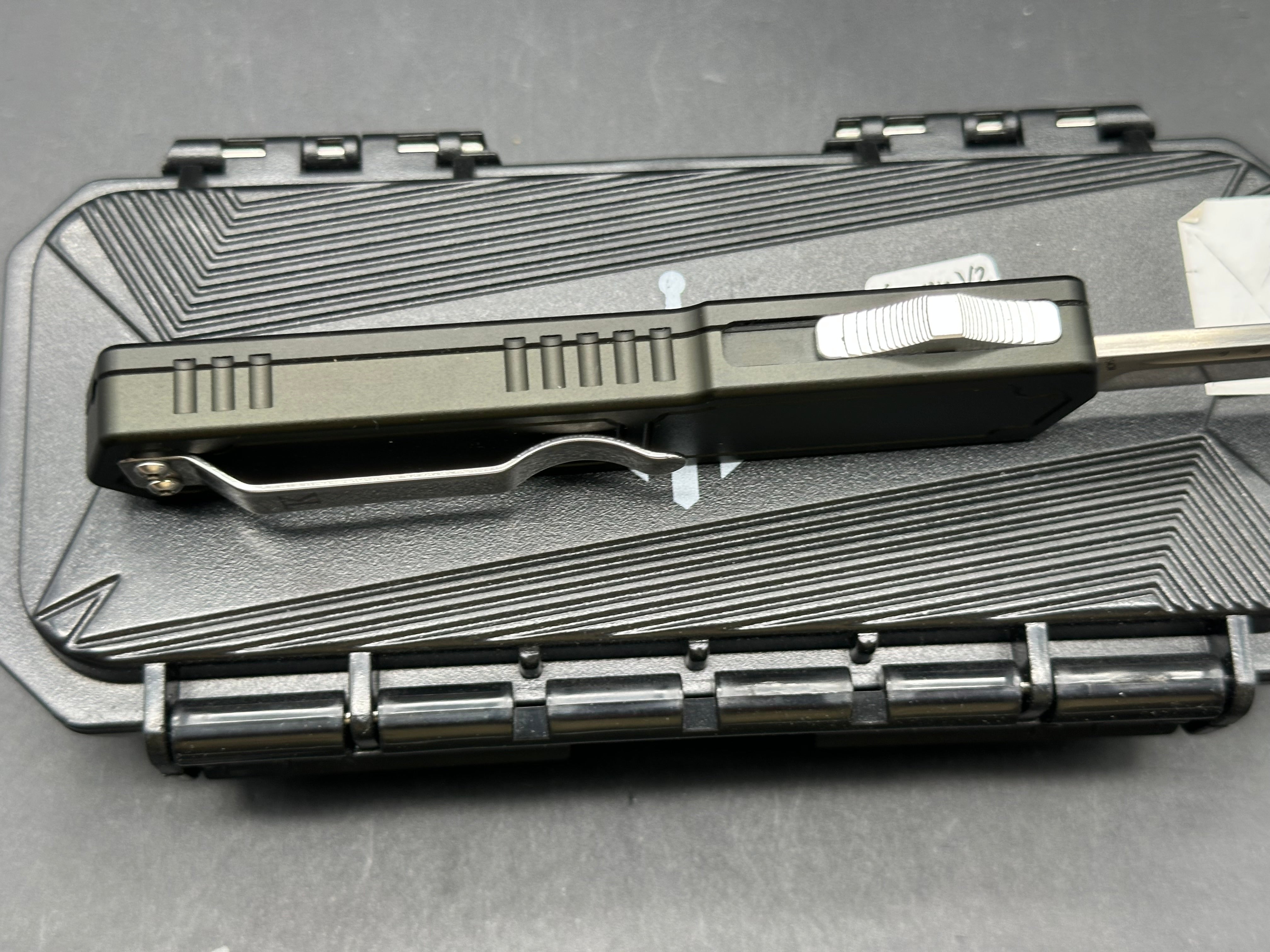 TakCom Vigor OTF Satin, Black Aluminum 154CM tanto blade