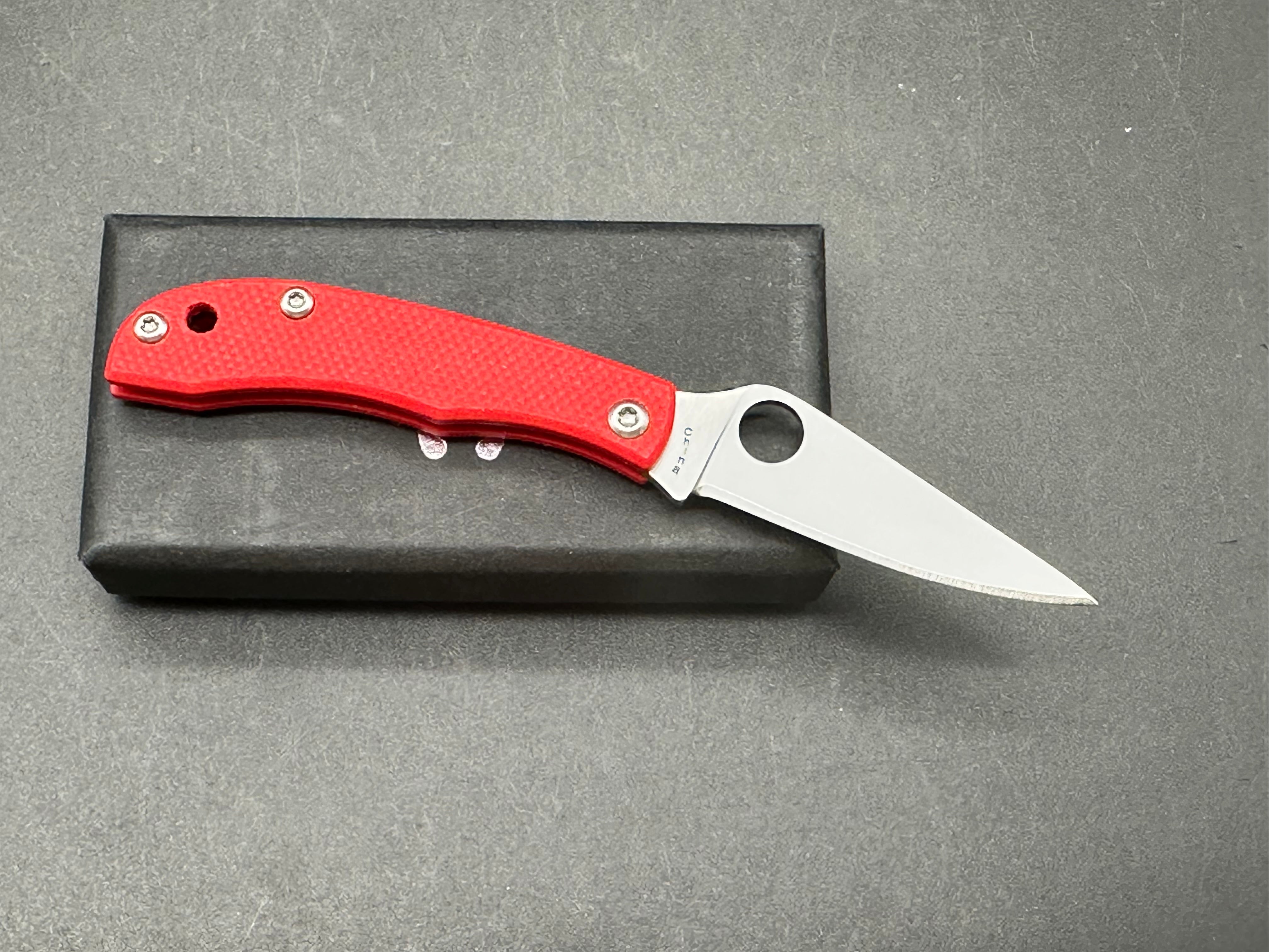 Spyderco HoneyBee, 1.68" 12C27 Straight Clip Point Blade with Red G10 Scales, Slip Joint